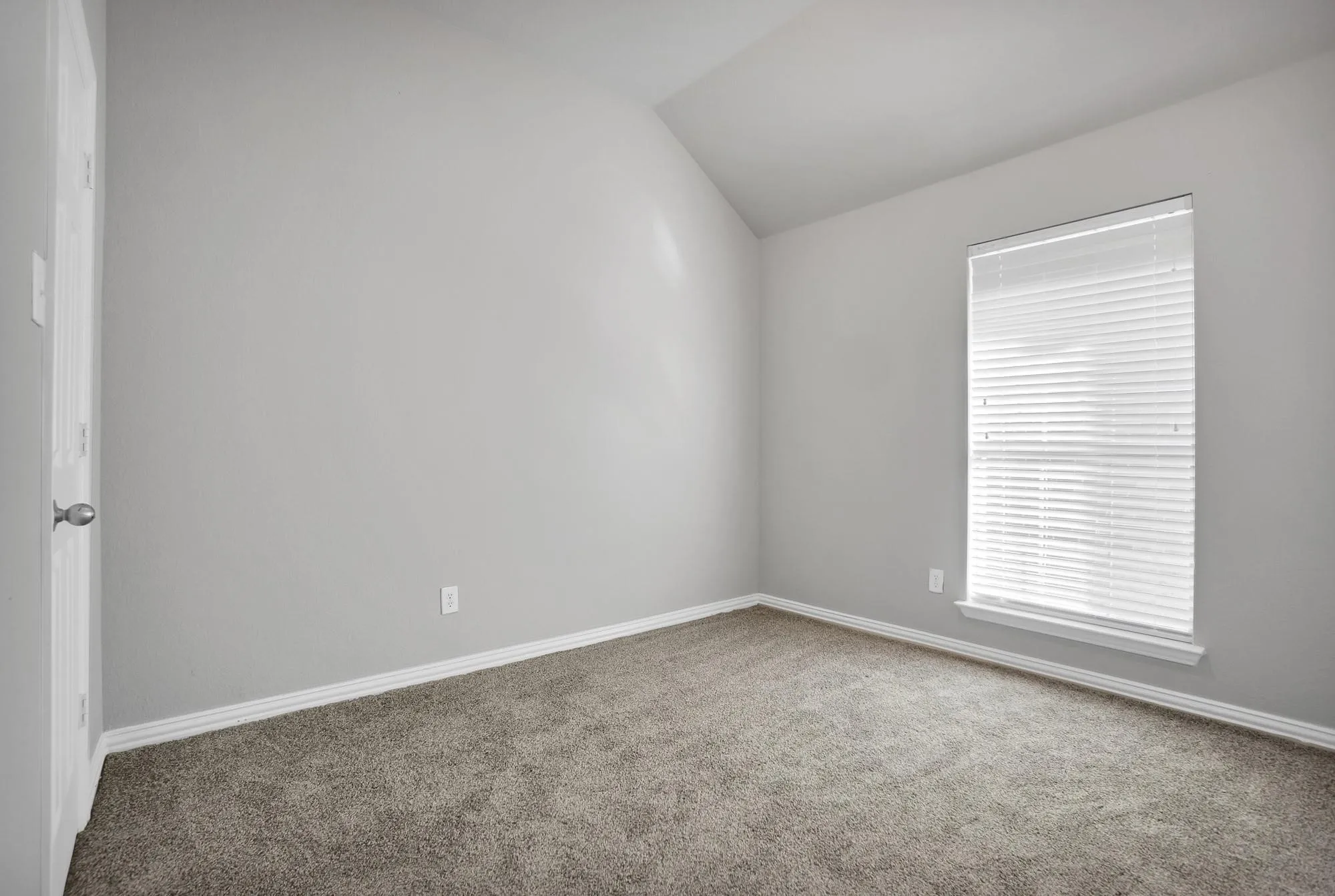 Single Family Residence For Rent in Rockwall County , 256 White Drive, Fate, Texas 75087, 3 Bedroom, 2 Bathroom, 2 Garage spaces, 2,030 Sqft, built in 2006, mls#21402736, Real Estate Agent in Fate, Homes For Rent in Rockwall county, Homes For Rent in Fate, Realtor in Fate Texas, Real Estate Brokerage Independent Realty Texas, Luminita Cordes Realtor