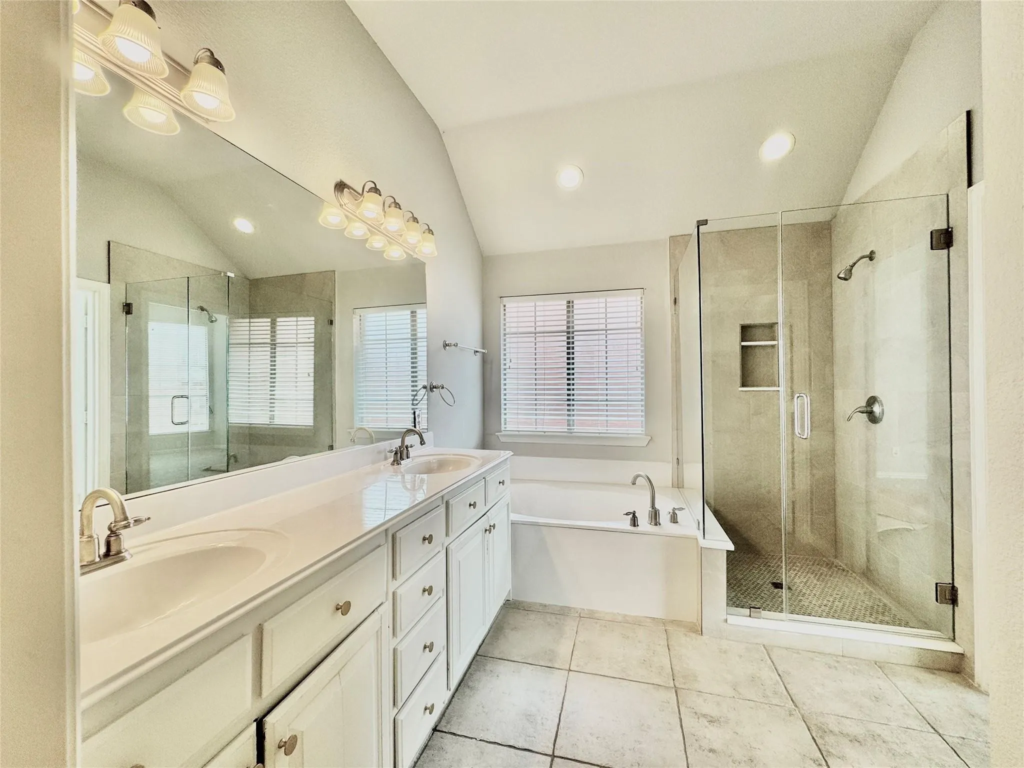 Single Family Residence For Rent in Rockwall County , 256 White Drive, Fate, Texas 75087, 3 Bedroom, 2 Bathroom, 2 Garage spaces, 2,030 Sqft, built in 2006, mls#21402736, Real Estate Agent in Fate, Homes For Rent in Rockwall county, Homes For Rent in Fate, Realtor in Fate Texas, Real Estate Brokerage Independent Realty Texas, Luminita Cordes Realtor