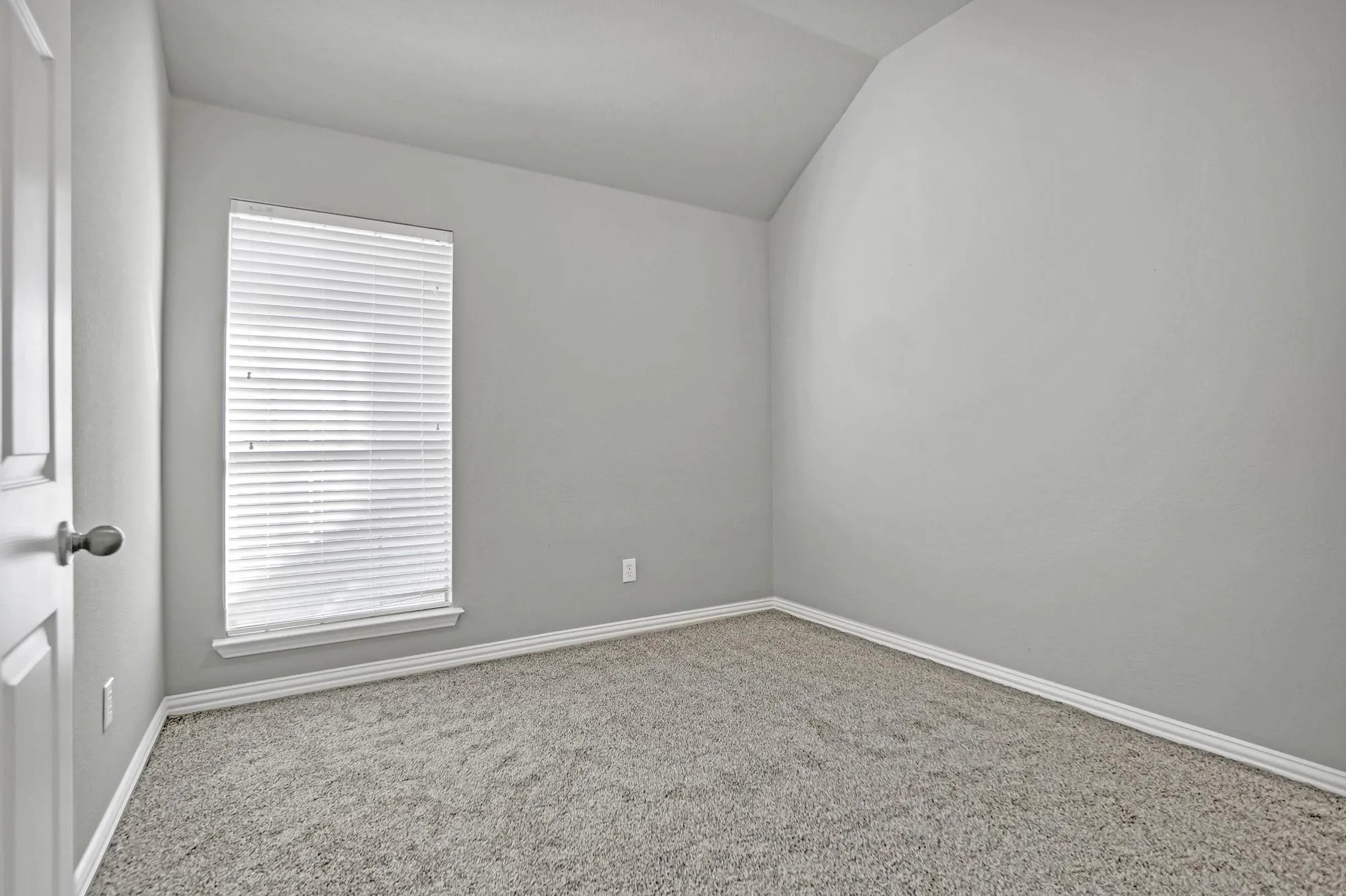Single Family Residence For Rent in Rockwall County , 256 White Drive, Fate, Texas 75087, 3 Bedroom, 2 Bathroom, 2 Garage spaces, 2,030 Sqft, built in 2006, mls#21402736, Real Estate Agent in Fate, Homes For Rent in Rockwall county, Homes For Rent in Fate, Realtor in Fate Texas, Real Estate Brokerage Independent Realty Texas, Luminita Cordes Realtor