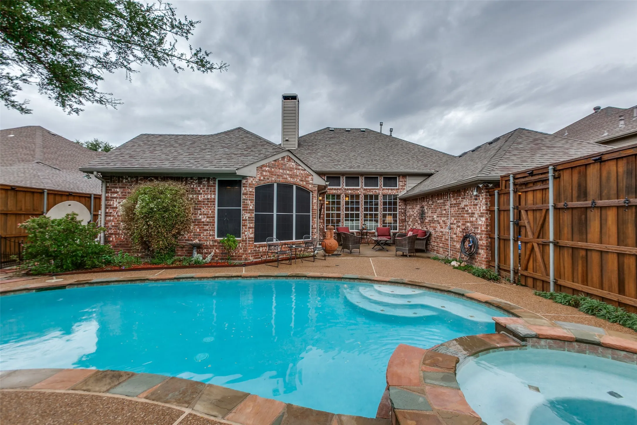 Awesome pool and Hot tub for year round enjoyment