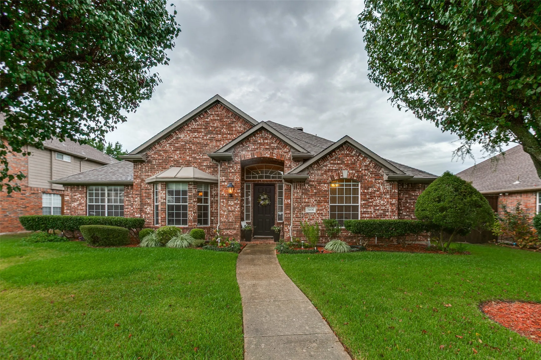 Single Family Residence For Sale in Collin County , 5406 Xavier Place, Richardson, Texas 75082, 4 Bedroom, 3 Bathroom, 2 Garage spaces, 2,705 Sqft, built in 1998, mls#21402351, Real Estate Agent in Richardson, Homes For Sale in Collin county, Homes For Sale in Richardson, Realtor in Richardson Texas, Real Estate Brokerage Independent Realty Texas, Luminita Cordes Realtor