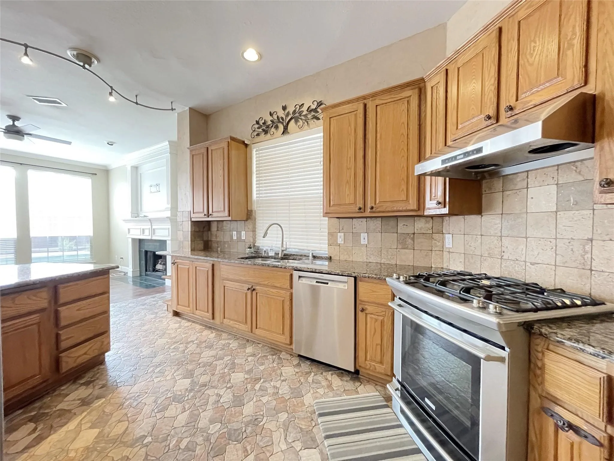 Single Family Residence For Rent in Collin County , 3816 Stockport Drive, Plano, Texas 75025, 4 Bedroom, 4 Bathroom, 2 Garage spaces, 3,158 Sqft, built in 1992, mls#21402747, Real Estate Agent in Plano, Homes For Rent in Collin county, Homes For Rent in Plano, Realtor in Plano Texas, Real Estate Brokerage Independent Realty Texas, Luminita Cordes Realtor