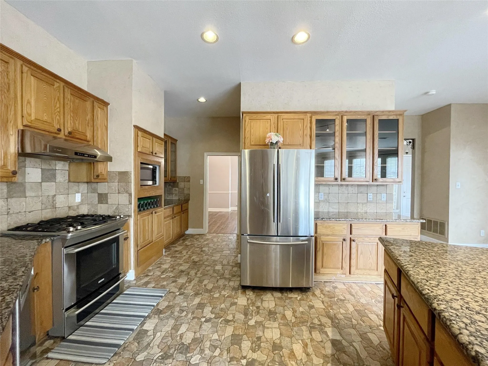 Single Family Residence For Rent in Collin County , 3816 Stockport Drive, Plano, Texas 75025, 4 Bedroom, 4 Bathroom, 2 Garage spaces, 3,158 Sqft, built in 1992, mls#21402747, Real Estate Agent in Plano, Homes For Rent in Collin county, Homes For Rent in Plano, Realtor in Plano Texas, Real Estate Brokerage Independent Realty Texas, Luminita Cordes Realtor