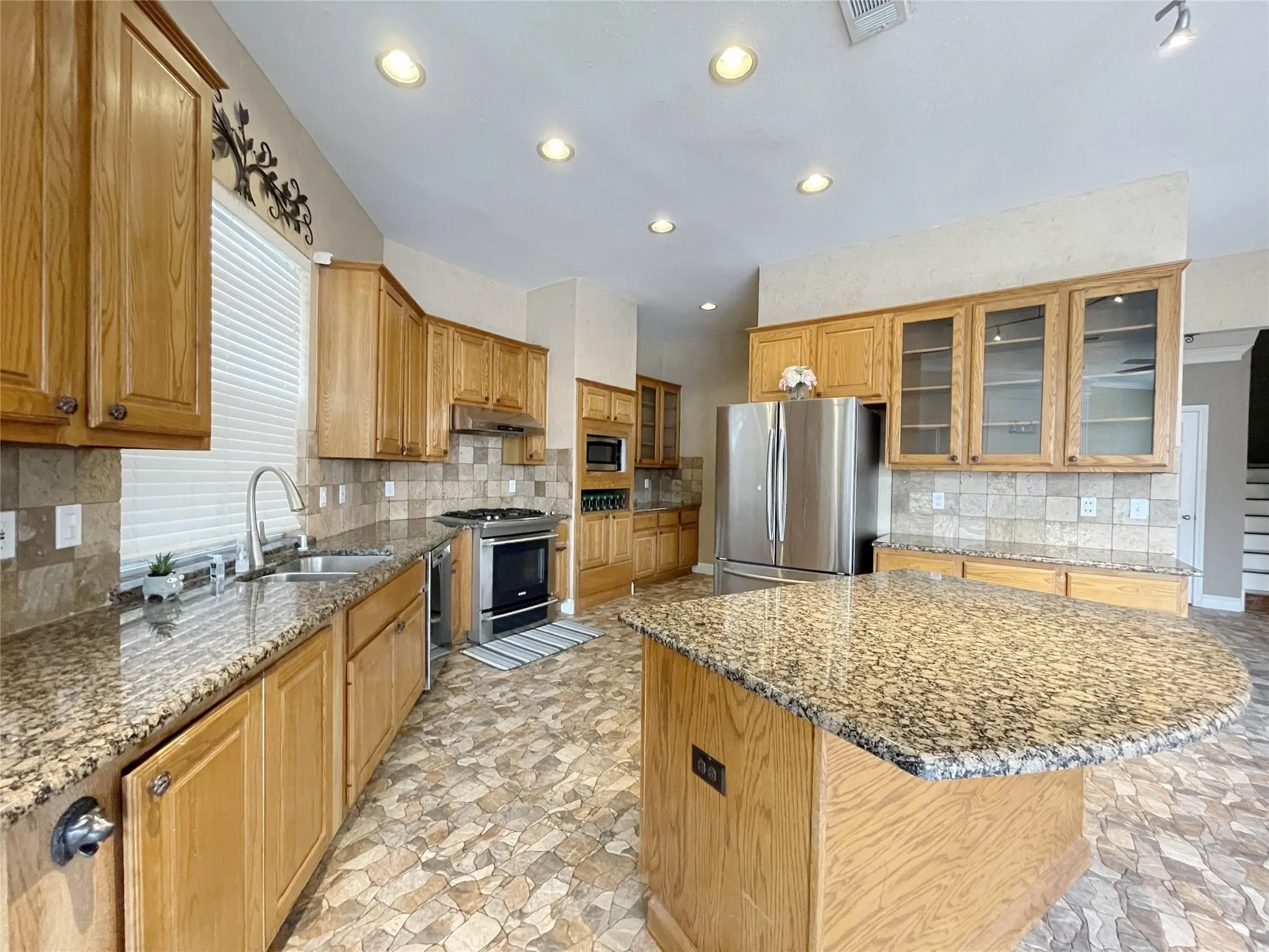 Single Family Residence For Rent in Collin County , 3816 Stockport Drive, Plano, Texas 75025, 4 Bedroom, 4 Bathroom, 2 Garage spaces, 3,158 Sqft, built in 1992, mls#21402747, Real Estate Agent in Plano, Homes For Rent in Collin county, Homes For Rent in Plano, Realtor in Plano Texas, Real Estate Brokerage Independent Realty Texas, Luminita Cordes Realtor