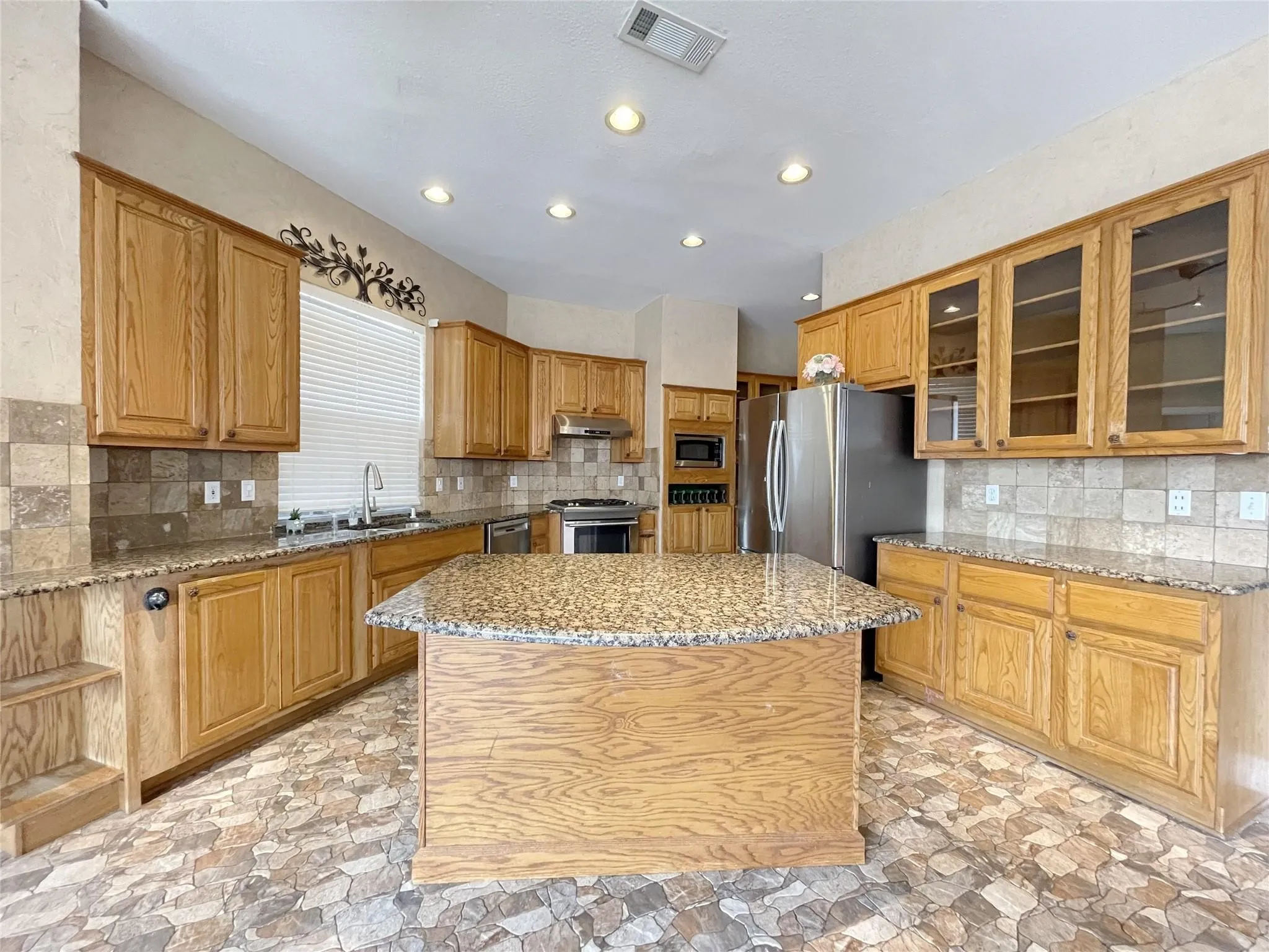 Single Family Residence For Rent in Collin County , 3816 Stockport Drive, Plano, Texas 75025, 4 Bedroom, 4 Bathroom, 2 Garage spaces, 3,158 Sqft, built in 1992, mls#21402747, Real Estate Agent in Plano, Homes For Rent in Collin county, Homes For Rent in Plano, Realtor in Plano Texas, Real Estate Brokerage Independent Realty Texas, Luminita Cordes Realtor