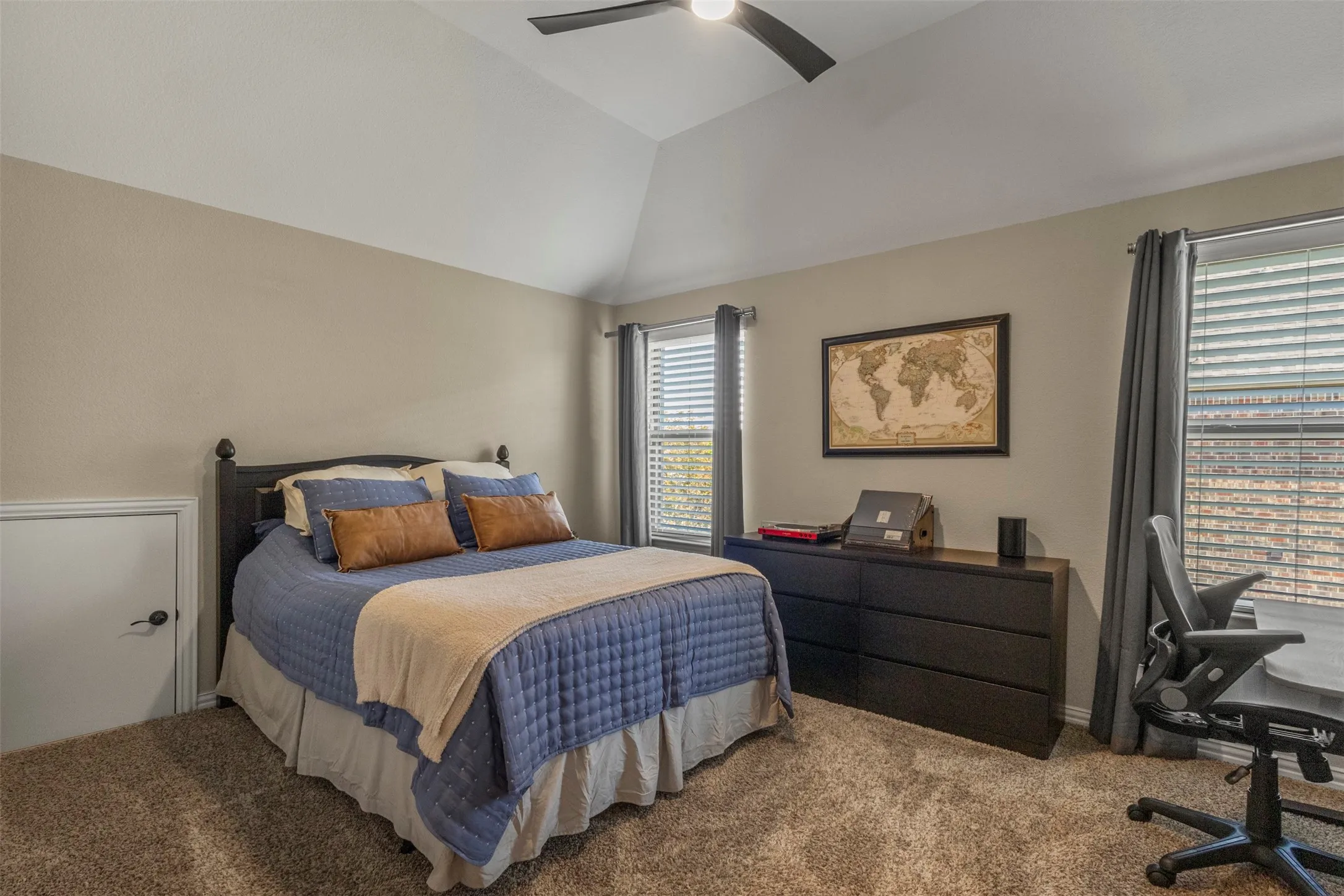 Single Family Residence For Sale in Collin County , 1611 Chisholm Trail, Prosper, Texas 75078, 4 Bedroom, 5 Bathroom, 3 Garage spaces, 4,640 Sqft, built in 2015, mls#21399917, Real Estate Agent in Prosper, Homes For Sale in Collin county, Homes For Sale in Prosper, Realtor in Prosper Texas, Real Estate Brokerage Independent Realty Texas, Luminita Cordes Realtor