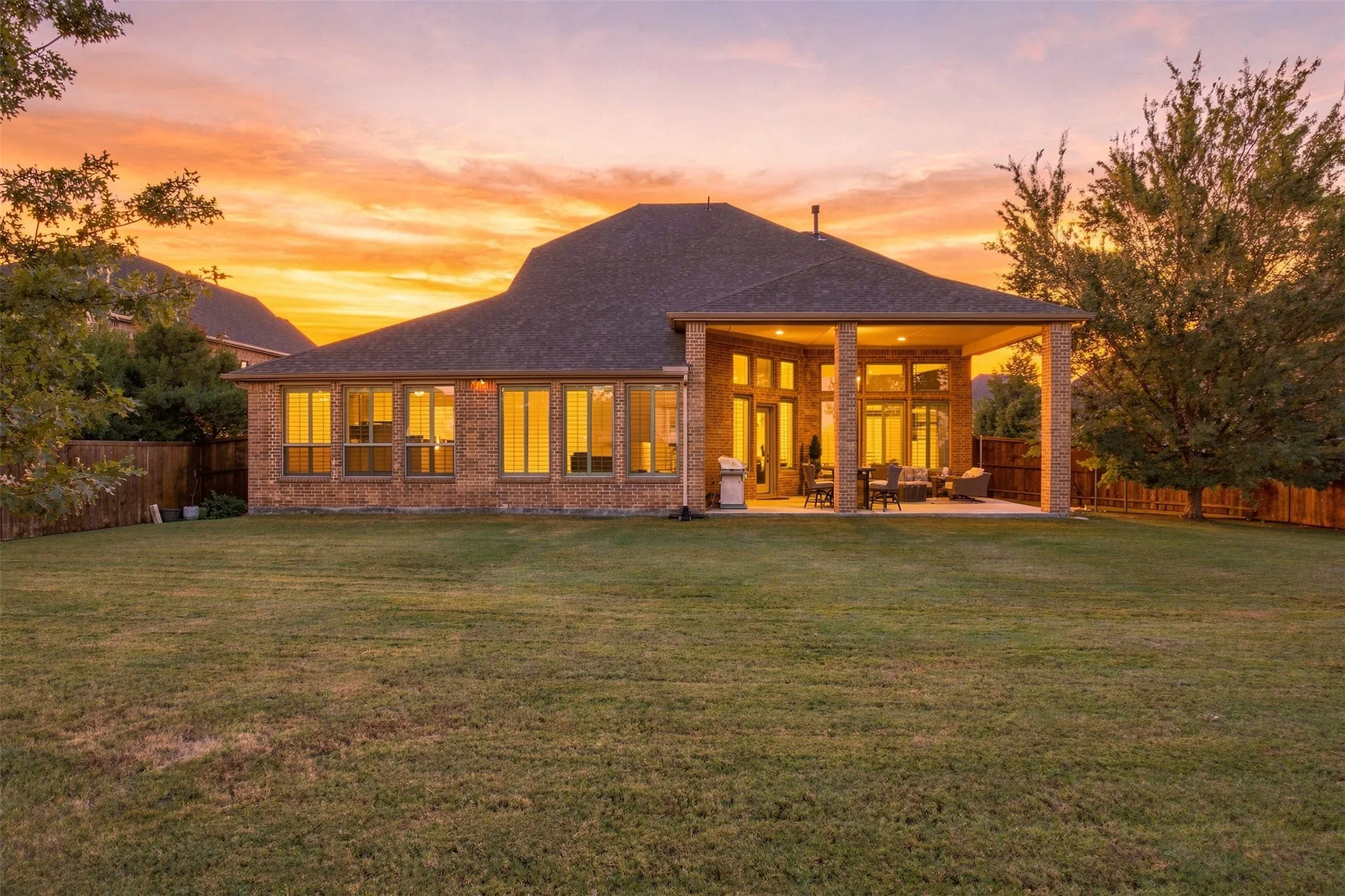 Single Family Residence For Sale in Collin County , 1611 Chisholm Trail, Prosper, Texas 75078, 4 Bedroom, 5 Bathroom, 3 Garage spaces, 4,640 Sqft, built in 2015, mls#21399917, Real Estate Agent in Prosper, Homes For Sale in Collin county, Homes For Sale in Prosper, Realtor in Prosper Texas, Real Estate Brokerage Independent Realty Texas, Luminita Cordes Realtor