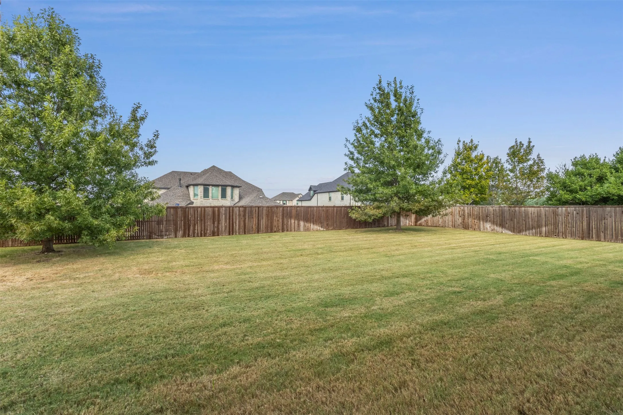 Single Family Residence For Sale in Collin County , 1611 Chisholm Trail, Prosper, Texas 75078, 4 Bedroom, 5 Bathroom, 3 Garage spaces, 4,640 Sqft, built in 2015, mls#21399917, Real Estate Agent in Prosper, Homes For Sale in Collin county, Homes For Sale in Prosper, Realtor in Prosper Texas, Real Estate Brokerage Independent Realty Texas, Luminita Cordes Realtor