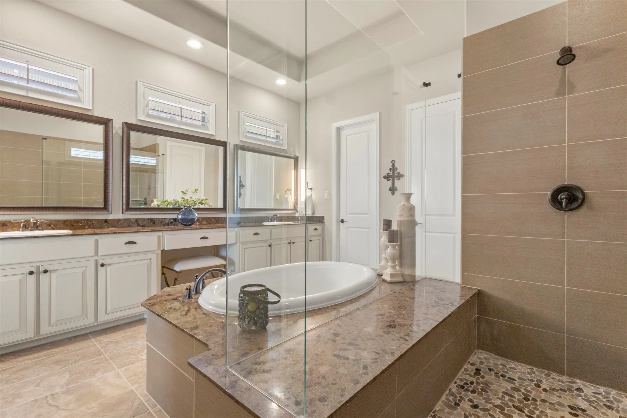Single Family Residence For Sale in Collin County , 1611 Chisholm Trail, Prosper, Texas 75078, 4 Bedroom, 5 Bathroom, 3 Garage spaces, 4,640 Sqft, built in 2015, mls#21399917, Real Estate Agent in Prosper, Homes For Sale in Collin county, Homes For Sale in Prosper, Realtor in Prosper Texas, Real Estate Brokerage Independent Realty Texas, Luminita Cordes Realtor