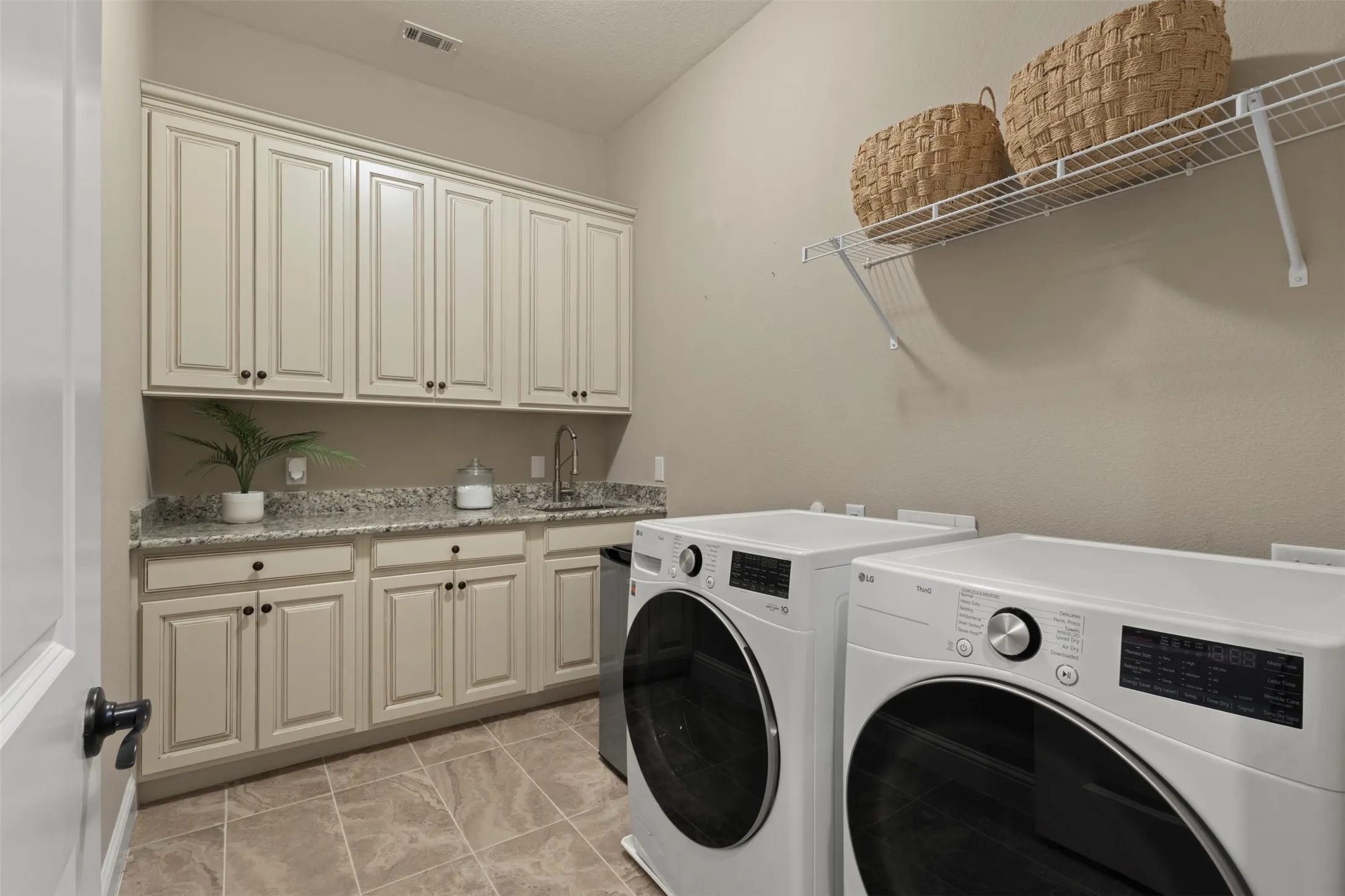 Single Family Residence For Sale in Collin County , 1611 Chisholm Trail, Prosper, Texas 75078, 4 Bedroom, 5 Bathroom, 3 Garage spaces, 4,640 Sqft, built in 2015, mls#21399917, Real Estate Agent in Prosper, Homes For Sale in Collin county, Homes For Sale in Prosper, Realtor in Prosper Texas, Real Estate Brokerage Independent Realty Texas, Luminita Cordes Realtor