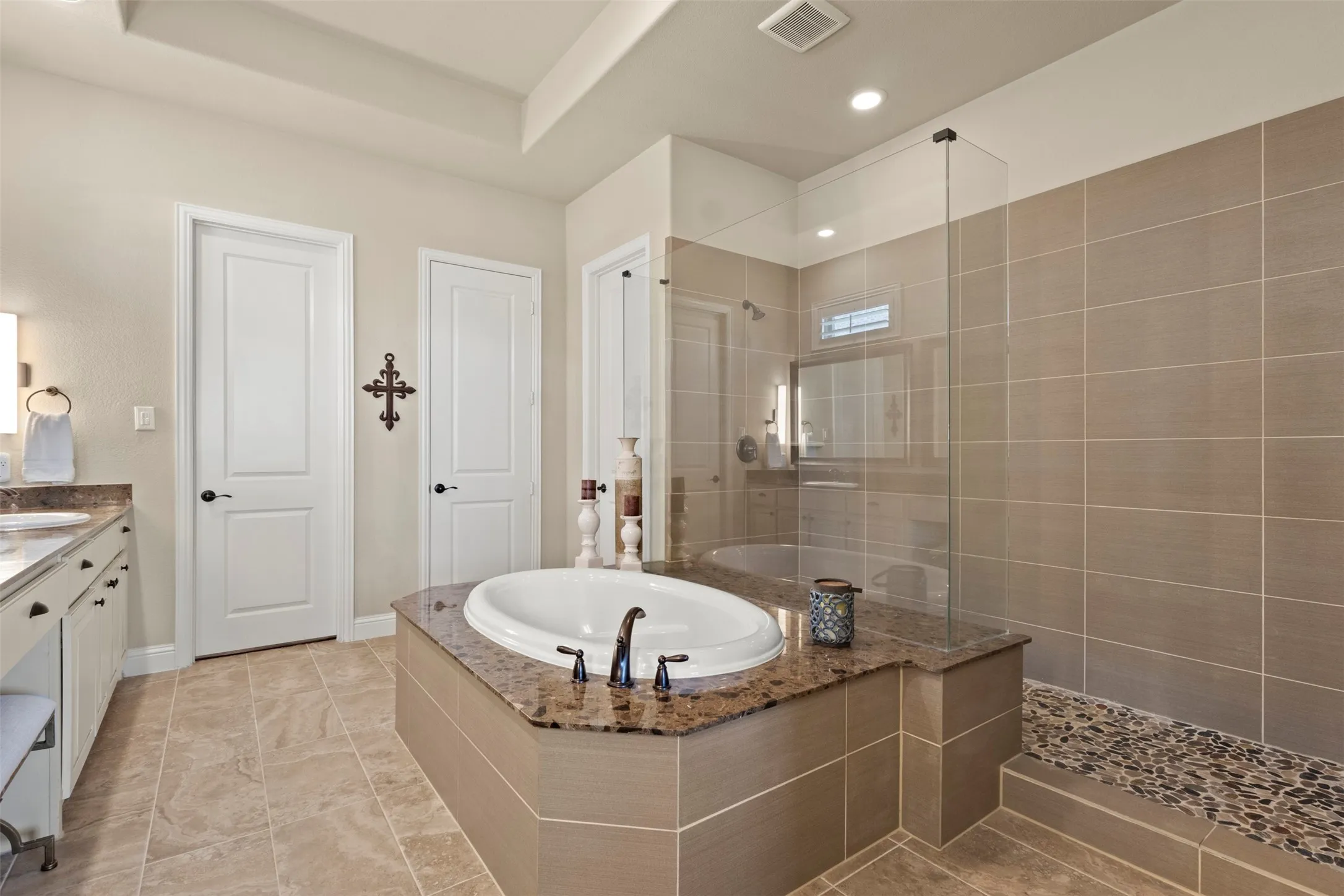 Single Family Residence For Sale in Collin County , 1611 Chisholm Trail, Prosper, Texas 75078, 4 Bedroom, 5 Bathroom, 3 Garage spaces, 4,640 Sqft, built in 2015, mls#21399917, Real Estate Agent in Prosper, Homes For Sale in Collin county, Homes For Sale in Prosper, Realtor in Prosper Texas, Real Estate Brokerage Independent Realty Texas, Luminita Cordes Realtor