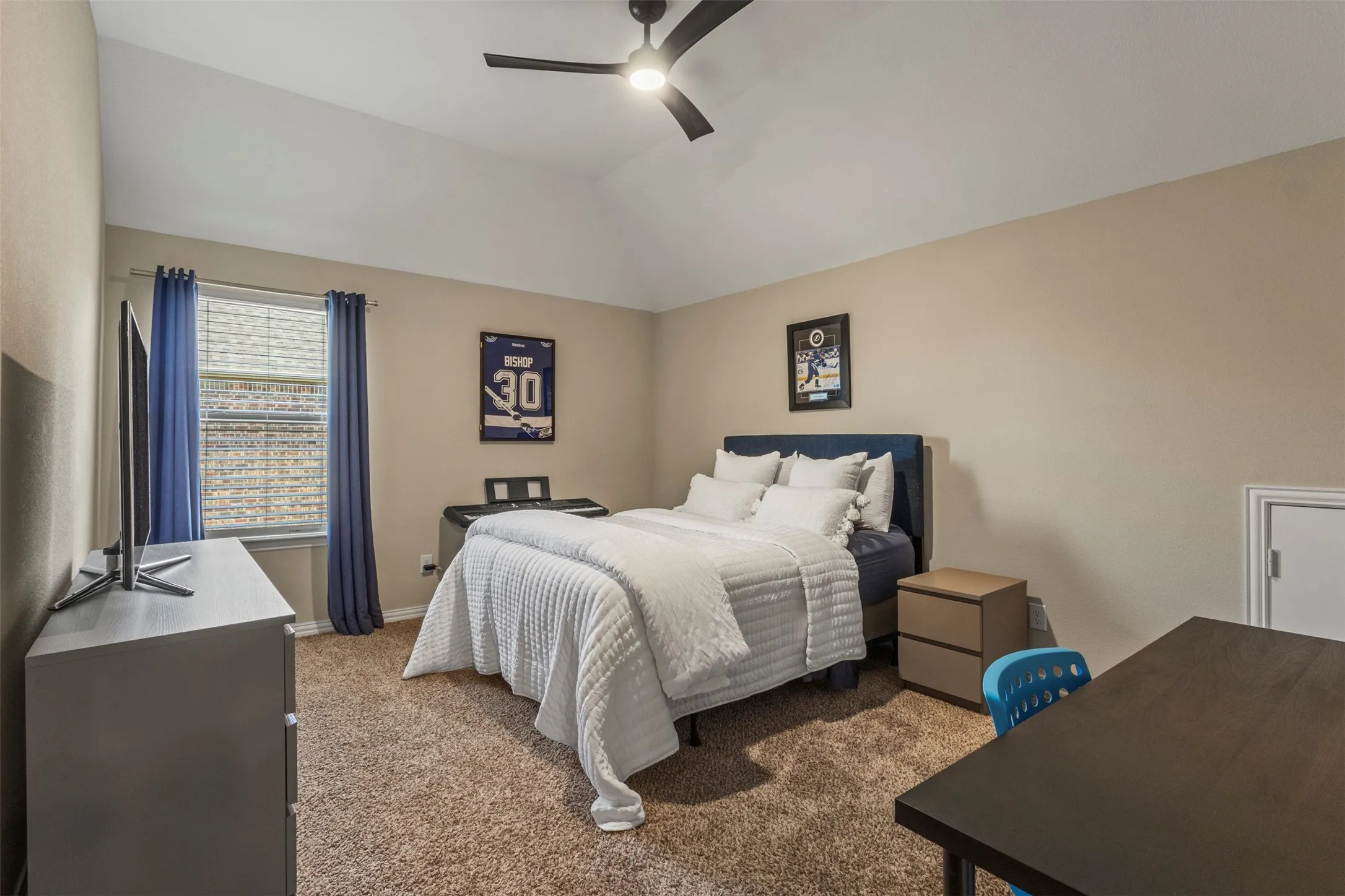 Single Family Residence For Sale in Collin County , 1611 Chisholm Trail, Prosper, Texas 75078, 4 Bedroom, 5 Bathroom, 3 Garage spaces, 4,640 Sqft, built in 2015, mls#21399917, Real Estate Agent in Prosper, Homes For Sale in Collin county, Homes For Sale in Prosper, Realtor in Prosper Texas, Real Estate Brokerage Independent Realty Texas, Luminita Cordes Realtor