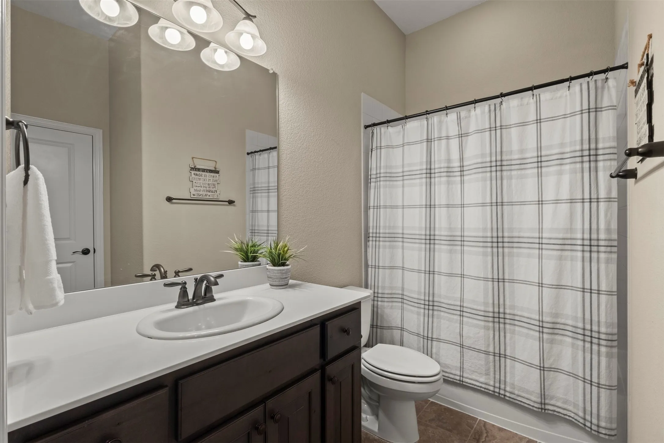 Single Family Residence For Sale in Collin County , 1611 Chisholm Trail, Prosper, Texas 75078, 4 Bedroom, 5 Bathroom, 3 Garage spaces, 4,640 Sqft, built in 2015, mls#21399917, Real Estate Agent in Prosper, Homes For Sale in Collin county, Homes For Sale in Prosper, Realtor in Prosper Texas, Real Estate Brokerage Independent Realty Texas, Luminita Cordes Realtor