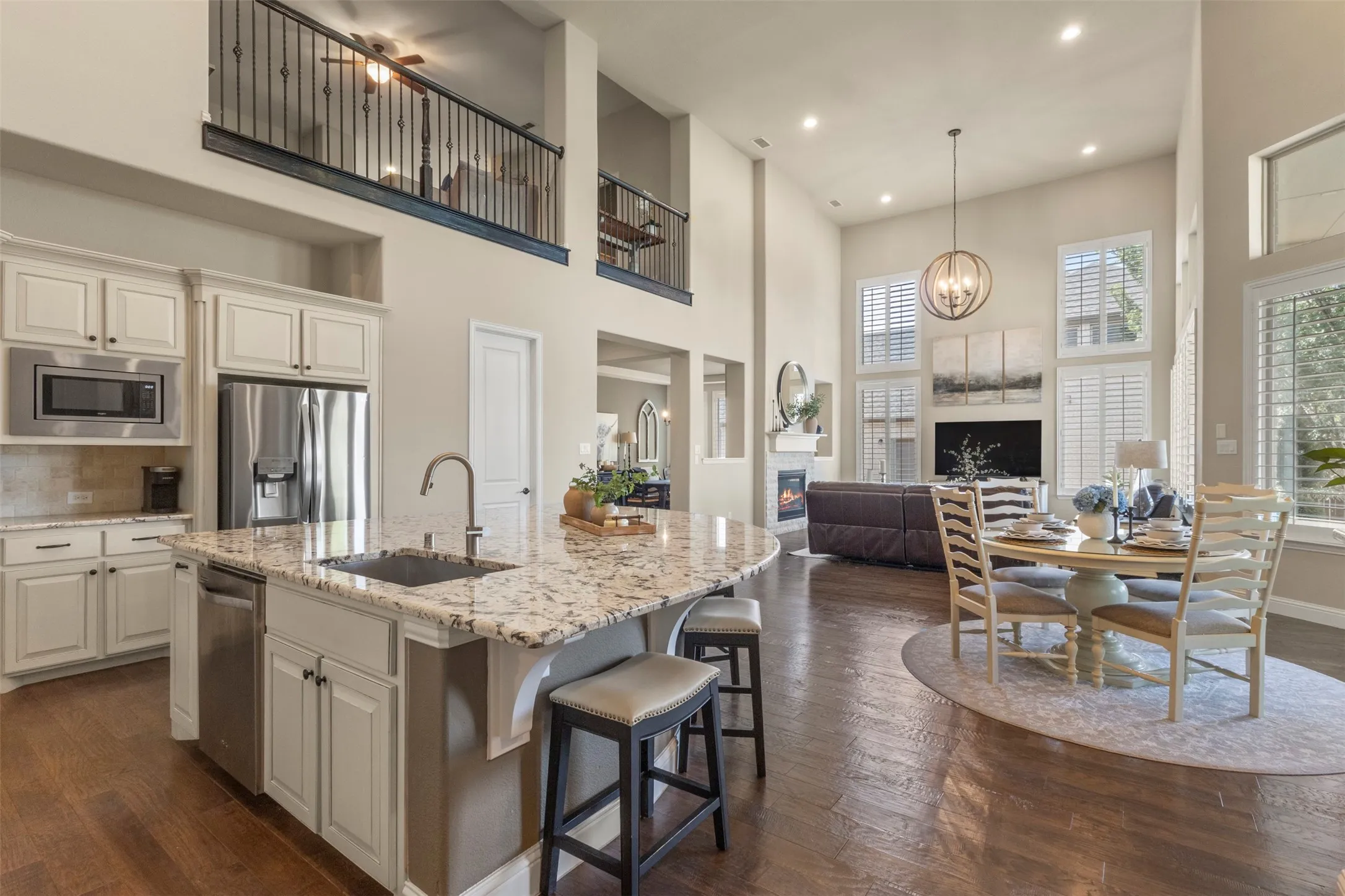 Single Family Residence For Sale in Collin County , 1611 Chisholm Trail, Prosper, Texas 75078, 4 Bedroom, 5 Bathroom, 3 Garage spaces, 4,640 Sqft, built in 2015, mls#21399917, Real Estate Agent in Prosper, Homes For Sale in Collin county, Homes For Sale in Prosper, Realtor in Prosper Texas, Real Estate Brokerage Independent Realty Texas, Luminita Cordes Realtor