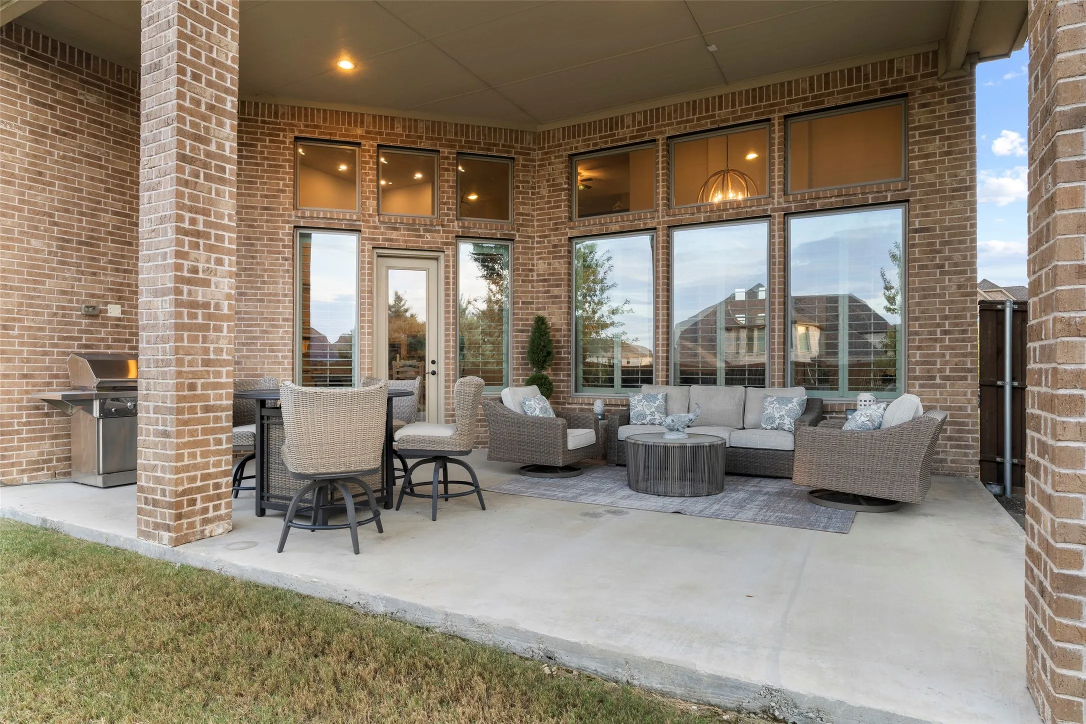 Single Family Residence For Sale in Collin County , 1611 Chisholm Trail, Prosper, Texas 75078, 4 Bedroom, 5 Bathroom, 3 Garage spaces, 4,640 Sqft, built in 2015, mls#21399917, Real Estate Agent in Prosper, Homes For Sale in Collin county, Homes For Sale in Prosper, Realtor in Prosper Texas, Real Estate Brokerage Independent Realty Texas, Luminita Cordes Realtor