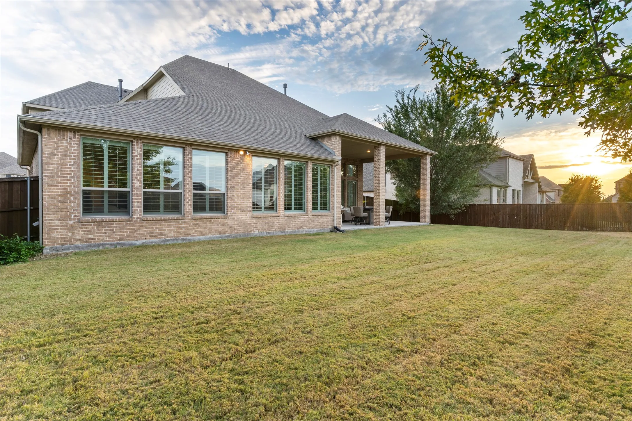 Single Family Residence For Sale in Collin County , 1611 Chisholm Trail, Prosper, Texas 75078, 4 Bedroom, 5 Bathroom, 3 Garage spaces, 4,640 Sqft, built in 2015, mls#21399917, Real Estate Agent in Prosper, Homes For Sale in Collin county, Homes For Sale in Prosper, Realtor in Prosper Texas, Real Estate Brokerage Independent Realty Texas, Luminita Cordes Realtor