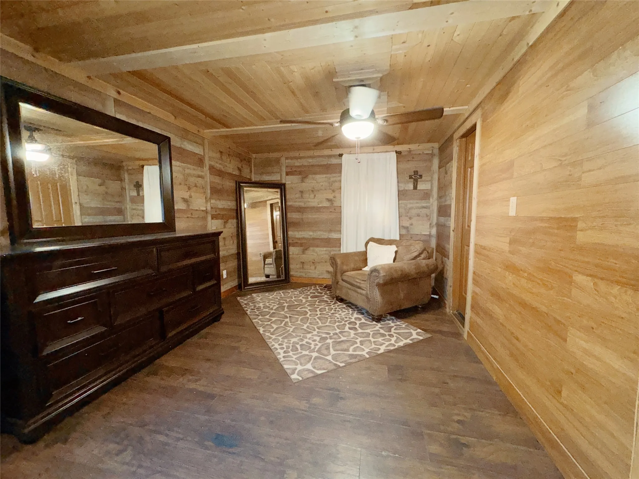Single Family Residence For Rent in Hood County , 415 Mustang Trail, Granbury, Texas 76049, 4 Bedroom, 2 Bathroom, Garage spaces, 1,152 Sqft, built in 1984, mls#21400501, Real Estate Agent in Granbury, Homes For Rent in Hood county, Homes For Rent in Granbury, Realtor in Granbury Texas, Real Estate Brokerage Independent Realty Texas, Luminita Cordes Realtor