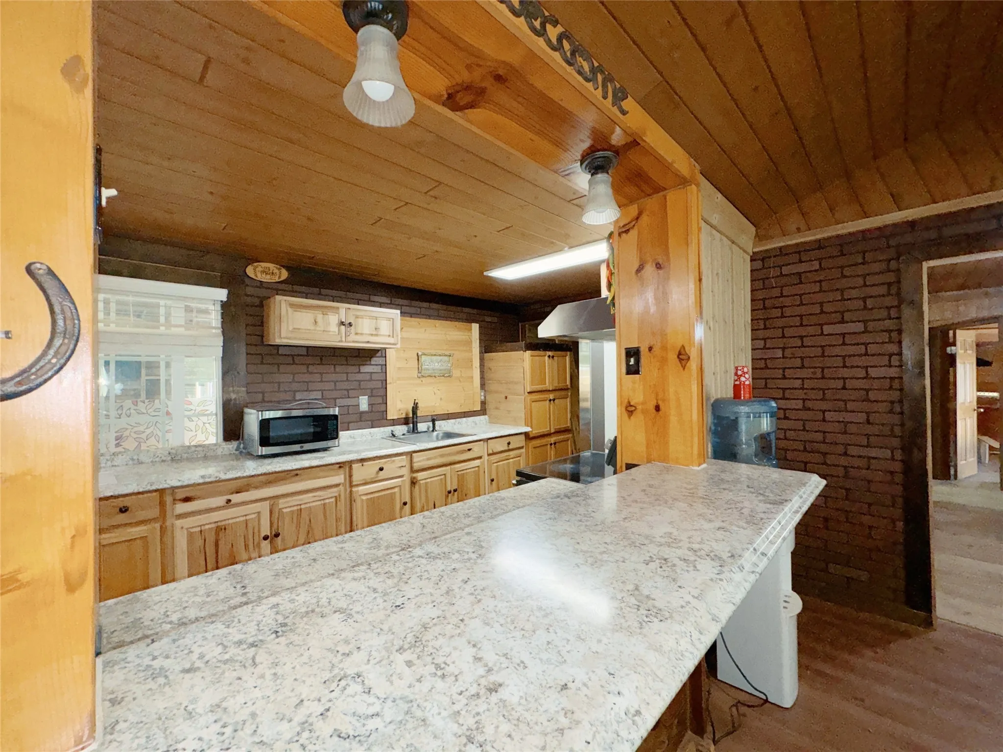 Single Family Residence For Rent in Hood County , 415 Mustang Trail, Granbury, Texas 76049, 4 Bedroom, 2 Bathroom, Garage spaces, 1,152 Sqft, built in 1984, mls#21400501, Real Estate Agent in Granbury, Homes For Rent in Hood county, Homes For Rent in Granbury, Realtor in Granbury Texas, Real Estate Brokerage Independent Realty Texas, Luminita Cordes Realtor