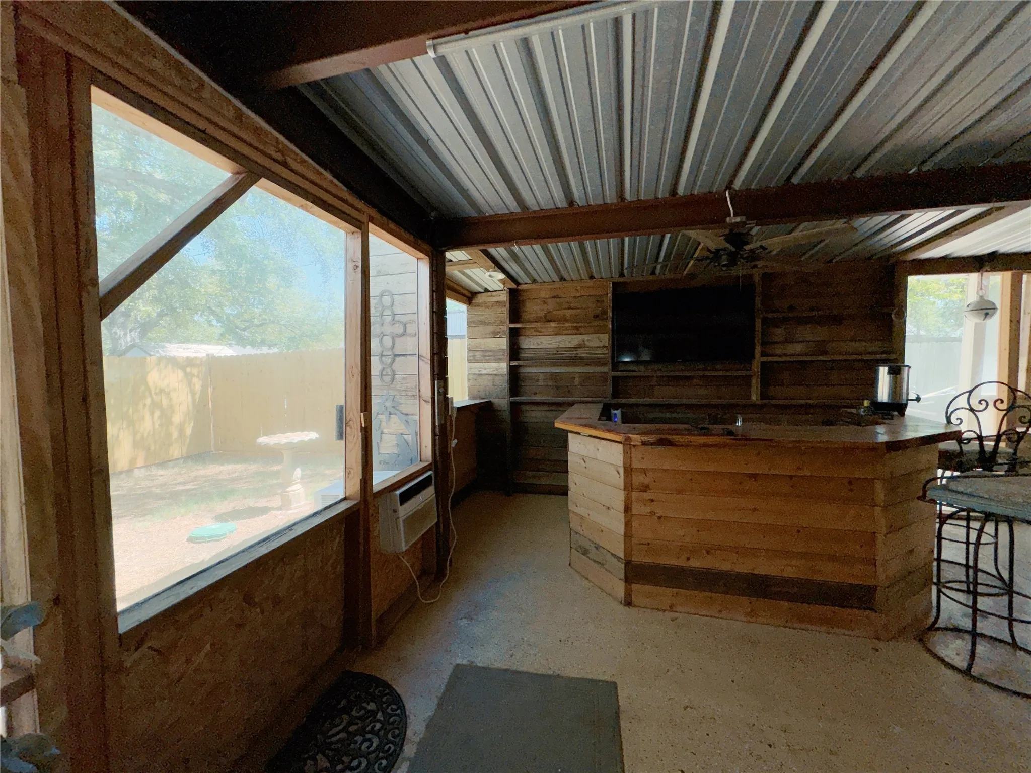 Single Family Residence For Rent in Hood County , 415 Mustang Trail, Granbury, Texas 76049, 4 Bedroom, 2 Bathroom, Garage spaces, 1,152 Sqft, built in 1984, mls#21400501, Real Estate Agent in Granbury, Homes For Rent in Hood county, Homes For Rent in Granbury, Realtor in Granbury Texas, Real Estate Brokerage Independent Realty Texas, Luminita Cordes Realtor