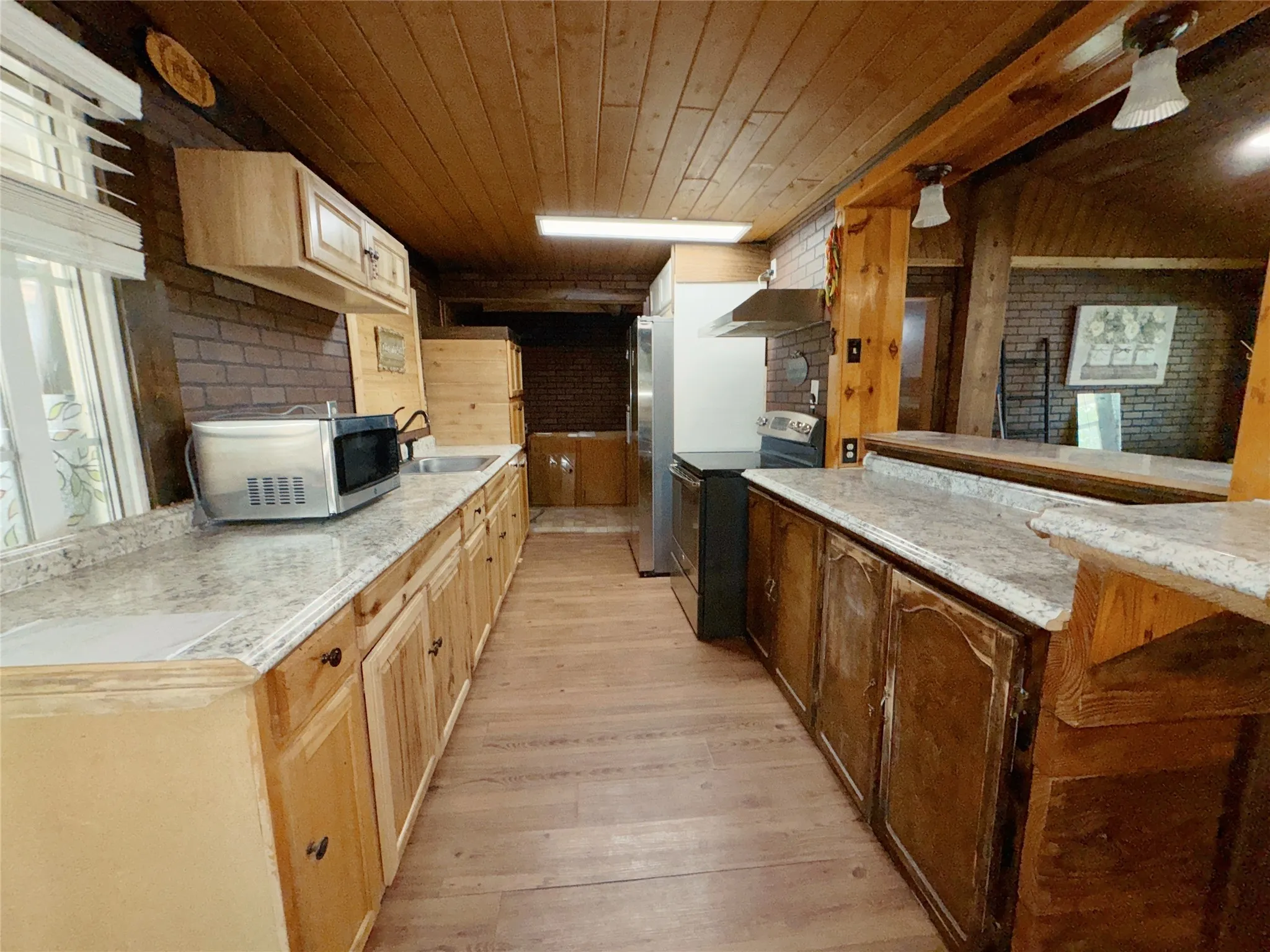 Single Family Residence For Rent in Hood County , 415 Mustang Trail, Granbury, Texas 76049, 4 Bedroom, 2 Bathroom, Garage spaces, 1,152 Sqft, built in 1984, mls#21400501, Real Estate Agent in Granbury, Homes For Rent in Hood county, Homes For Rent in Granbury, Realtor in Granbury Texas, Real Estate Brokerage Independent Realty Texas, Luminita Cordes Realtor