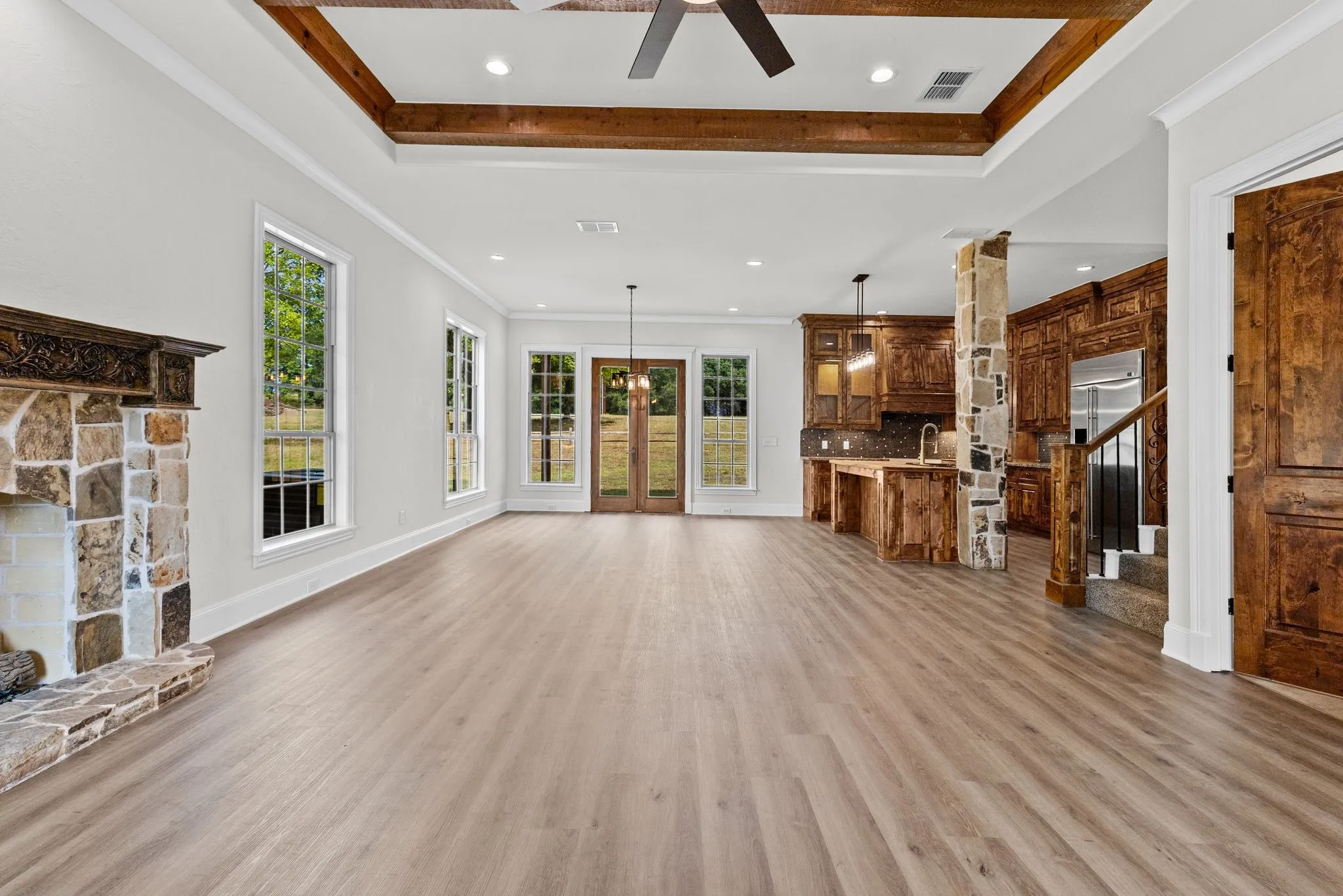 Single Family Residence For Sale in Hopkins County , 133 County Road 1444, Sulphur Springs, Texas 75482, 6 Bedroom, 4 Bathroom, Garage spaces, 3,321 Sqft, built in 2009, mls#21402708, Real Estate Agent in Sulphur Springs, Homes For Sale in Hopkins county, Homes For Sale in Sulphur Springs, Realtor in Sulphur Springs Texas, Real Estate Brokerage Independent Realty Texas, Luminita Cordes Realtor