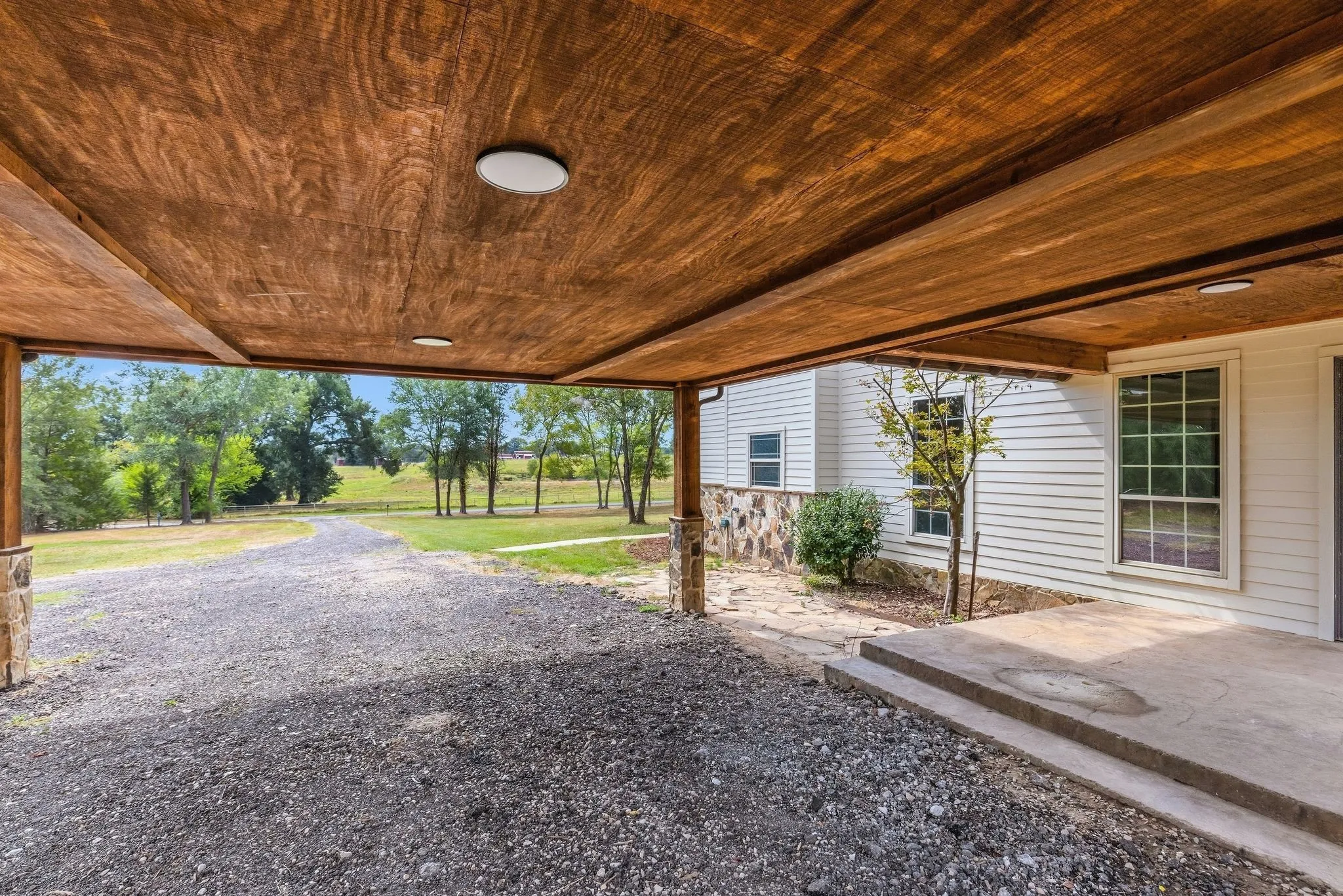Single Family Residence For Sale in Hopkins County , 133 County Road 1444, Sulphur Springs, Texas 75482, 6 Bedroom, 4 Bathroom, Garage spaces, 3,321 Sqft, built in 2009, mls#21402708, Real Estate Agent in Sulphur Springs, Homes For Sale in Hopkins county, Homes For Sale in Sulphur Springs, Realtor in Sulphur Springs Texas, Real Estate Brokerage Independent Realty Texas, Luminita Cordes Realtor