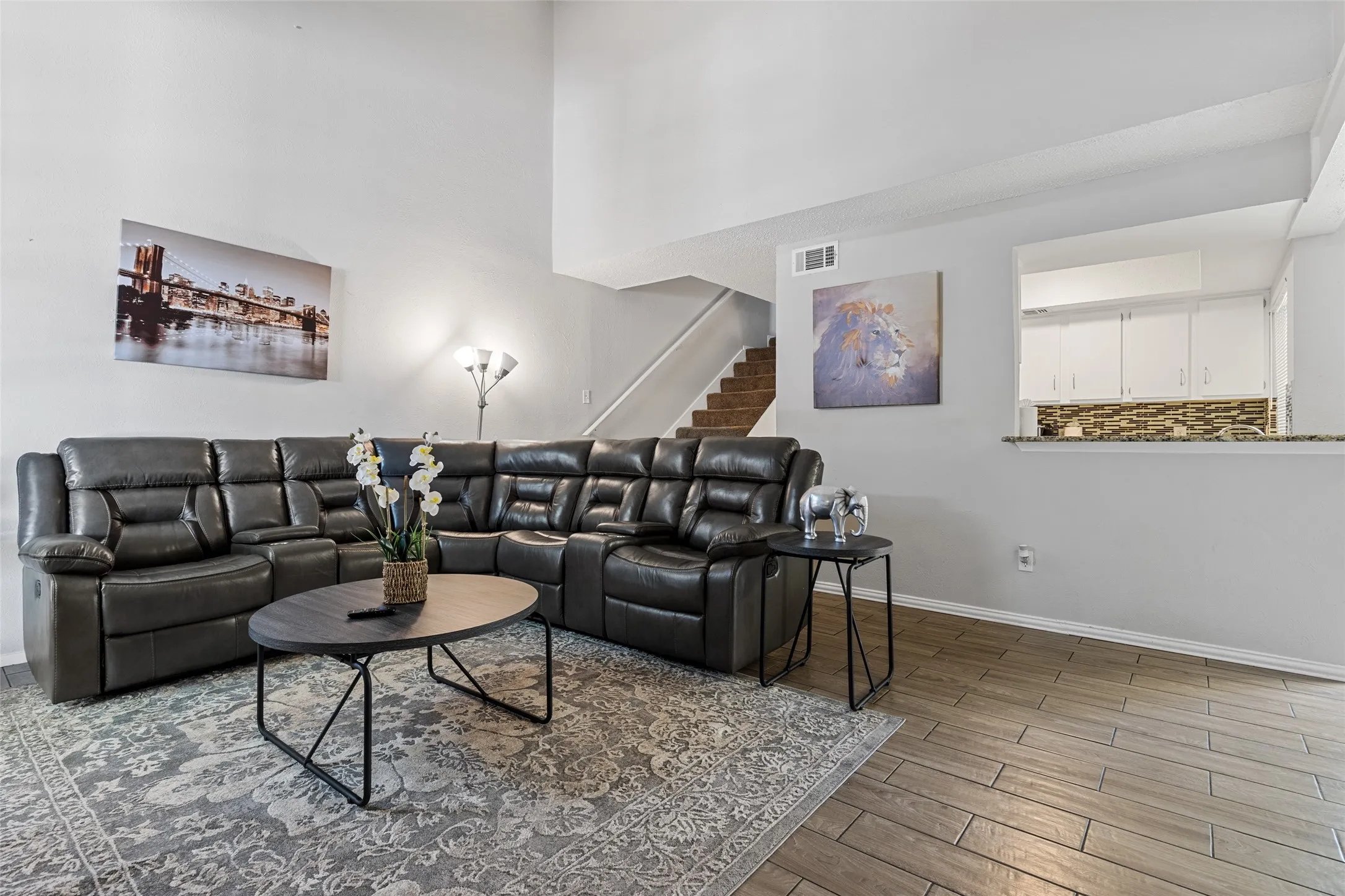 Townhouse For Rent in Dallas County , 2104 Via Balboa, Carrollton, Texas 75006, 3 Bedroom, 2 Bathroom, Garage spaces, 1,250 Sqft, built in 1973, mls#21402746, Real Estate Agent in Carrollton, Homes For Rent in Dallas county, Homes For Rent in Carrollton, Realtor in Carrollton Texas, Real Estate Brokerage Independent Realty Texas, Luminita Cordes Realtor