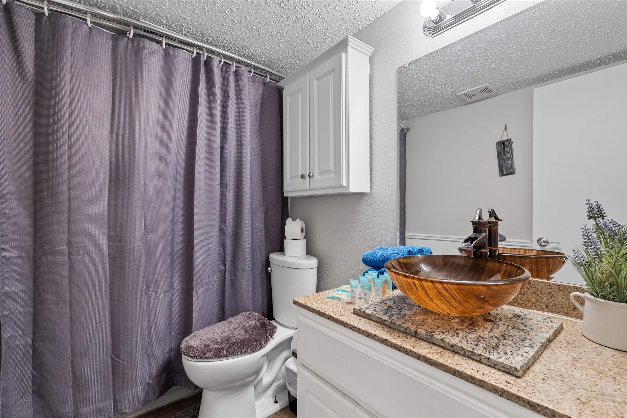 Townhouse For Rent in Dallas County , 2104 Via Balboa, Carrollton, Texas 75006, 3 Bedroom, 2 Bathroom, Garage spaces, 1,250 Sqft, built in 1973, mls#21402746, Real Estate Agent in Carrollton, Homes For Rent in Dallas county, Homes For Rent in Carrollton, Realtor in Carrollton Texas, Real Estate Brokerage Independent Realty Texas, Luminita Cordes Realtor