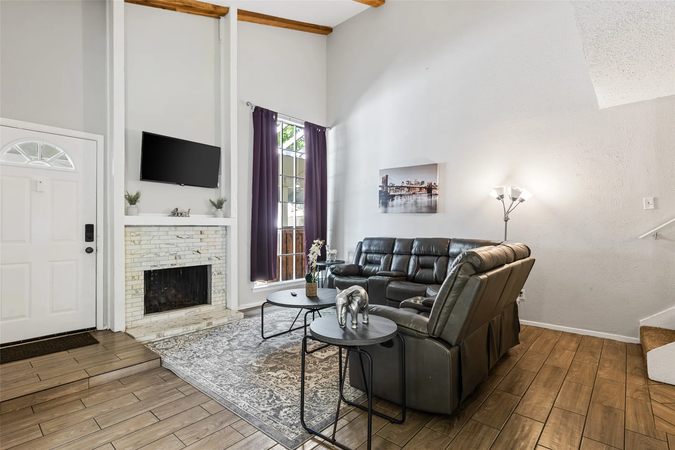 Townhouse For Rent in Dallas County , 2104 Via Balboa, Carrollton, Texas 75006, 3 Bedroom, 2 Bathroom, Garage spaces, 1,250 Sqft, built in 1973, mls#21402746, Real Estate Agent in Carrollton, Homes For Rent in Dallas county, Homes For Rent in Carrollton, Realtor in Carrollton Texas, Real Estate Brokerage Independent Realty Texas, Luminita Cordes Realtor