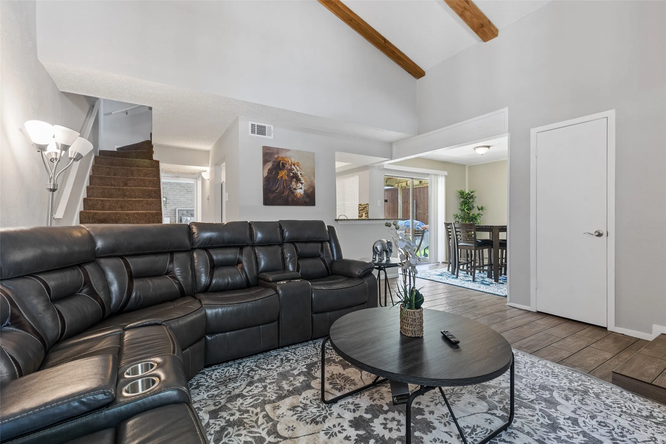 Townhouse For Rent in Dallas County , 2104 Via Balboa, Carrollton, Texas 75006, 3 Bedroom, 2 Bathroom, Garage spaces, 1,250 Sqft, built in 1973, mls#21402746, Real Estate Agent in Carrollton, Homes For Rent in Dallas county, Homes For Rent in Carrollton, Realtor in Carrollton Texas, Real Estate Brokerage Independent Realty Texas, Luminita Cordes Realtor