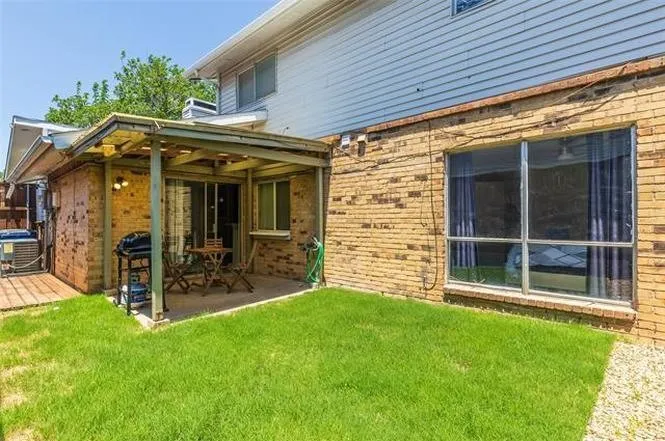 Townhouse For Rent in Dallas County , 2104 Via Balboa, Carrollton, Texas 75006, 3 Bedroom, 2 Bathroom, Garage spaces, 1,250 Sqft, built in 1973, mls#21402746, Real Estate Agent in Carrollton, Homes For Rent in Dallas county, Homes For Rent in Carrollton, Realtor in Carrollton Texas, Real Estate Brokerage Independent Realty Texas, Luminita Cordes Realtor