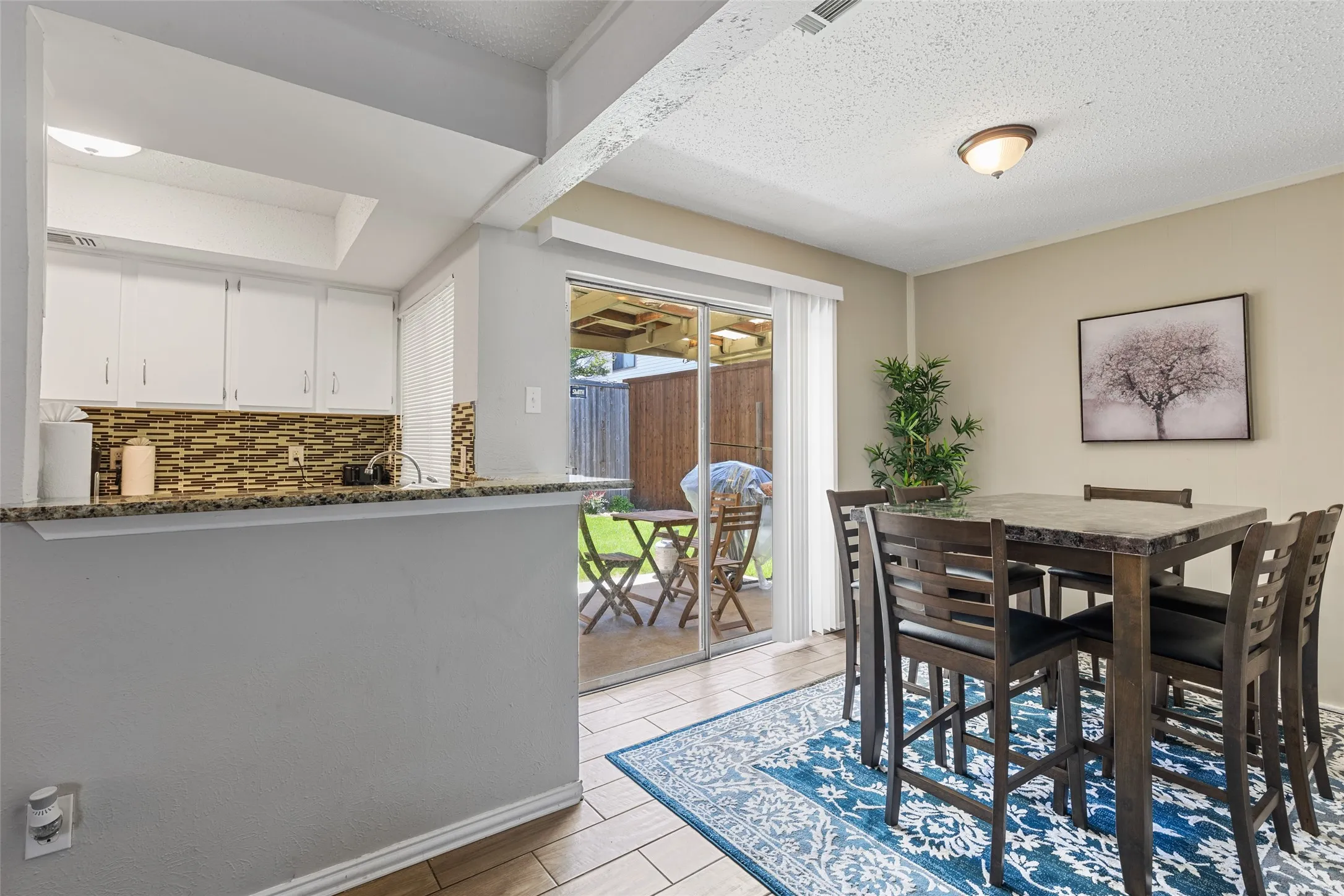 Townhouse For Rent in Dallas County , 2104 Via Balboa, Carrollton, Texas 75006, 3 Bedroom, 2 Bathroom, Garage spaces, 1,250 Sqft, built in 1973, mls#21402746, Real Estate Agent in Carrollton, Homes For Rent in Dallas county, Homes For Rent in Carrollton, Realtor in Carrollton Texas, Real Estate Brokerage Independent Realty Texas, Luminita Cordes Realtor