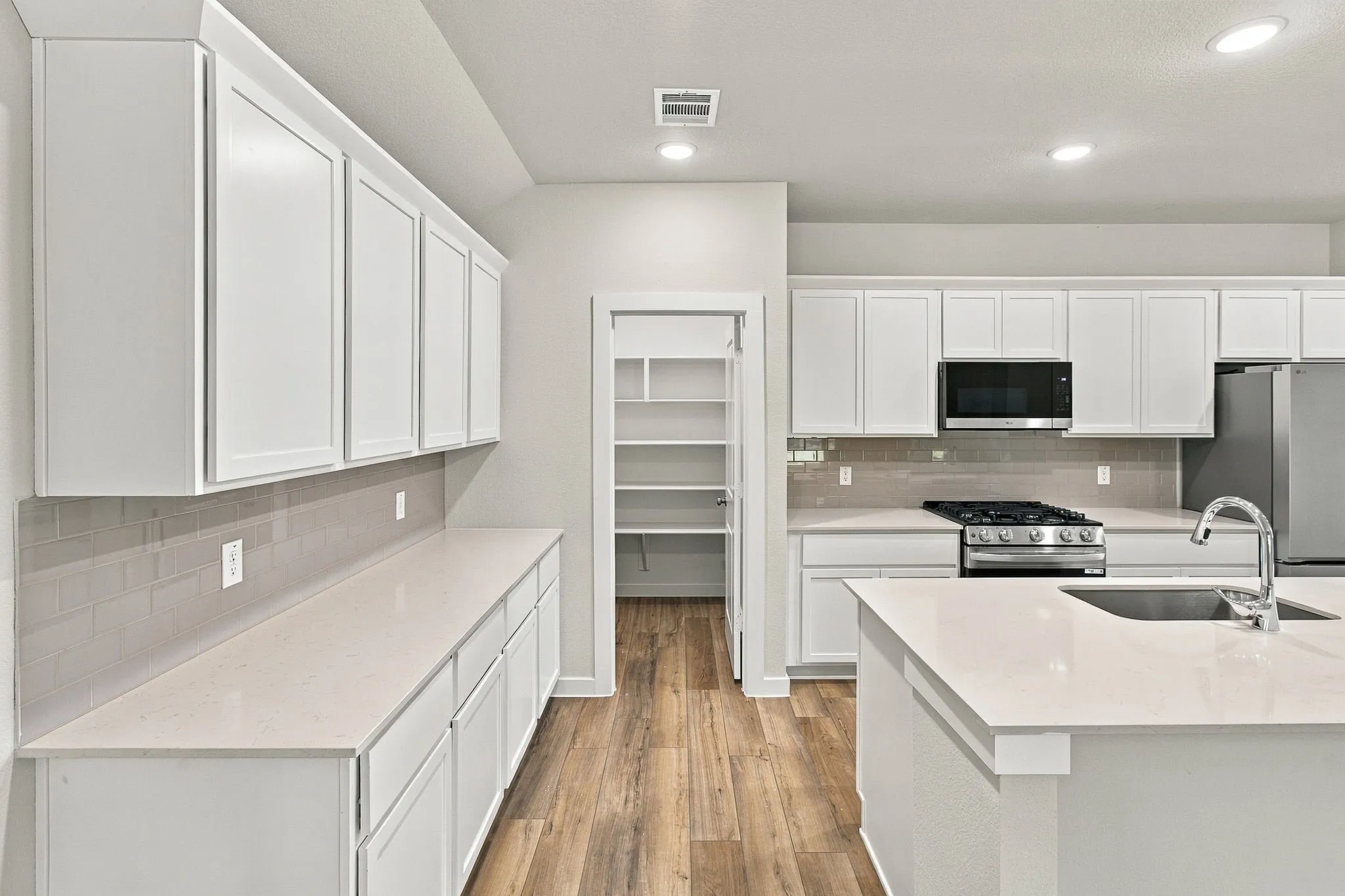 Single Family Residence For Rent in Rockwall County , 356 Sun Harvest Drive, Royse City, Texas 75189, 4 Bedroom, 2 Bathroom, 2 Garage spaces, 1,902 Sqft, built in 2026, mls#21400560, Real Estate Agent in Royse City, Homes For Rent in Rockwall county, Homes For Rent in Royse City, Realtor in Royse City Texas, Real Estate Brokerage Independent Realty Texas, Luminita Cordes Realtor