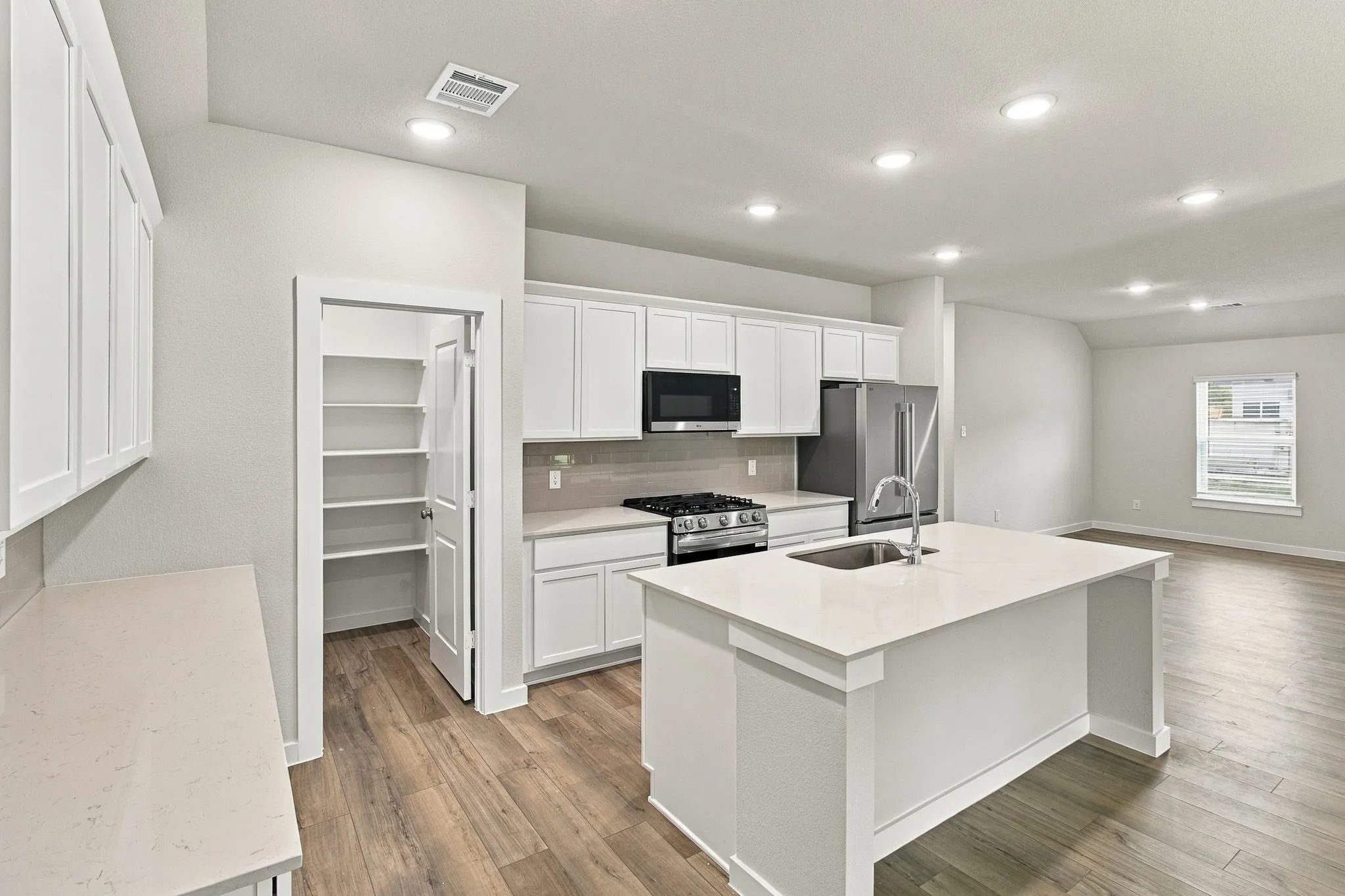 Single Family Residence For Rent in Rockwall County , 356 Sun Harvest Drive, Royse City, Texas 75189, 4 Bedroom, 2 Bathroom, 2 Garage spaces, 1,902 Sqft, built in 2026, mls#21400560, Real Estate Agent in Royse City, Homes For Rent in Rockwall county, Homes For Rent in Royse City, Realtor in Royse City Texas, Real Estate Brokerage Independent Realty Texas, Luminita Cordes Realtor