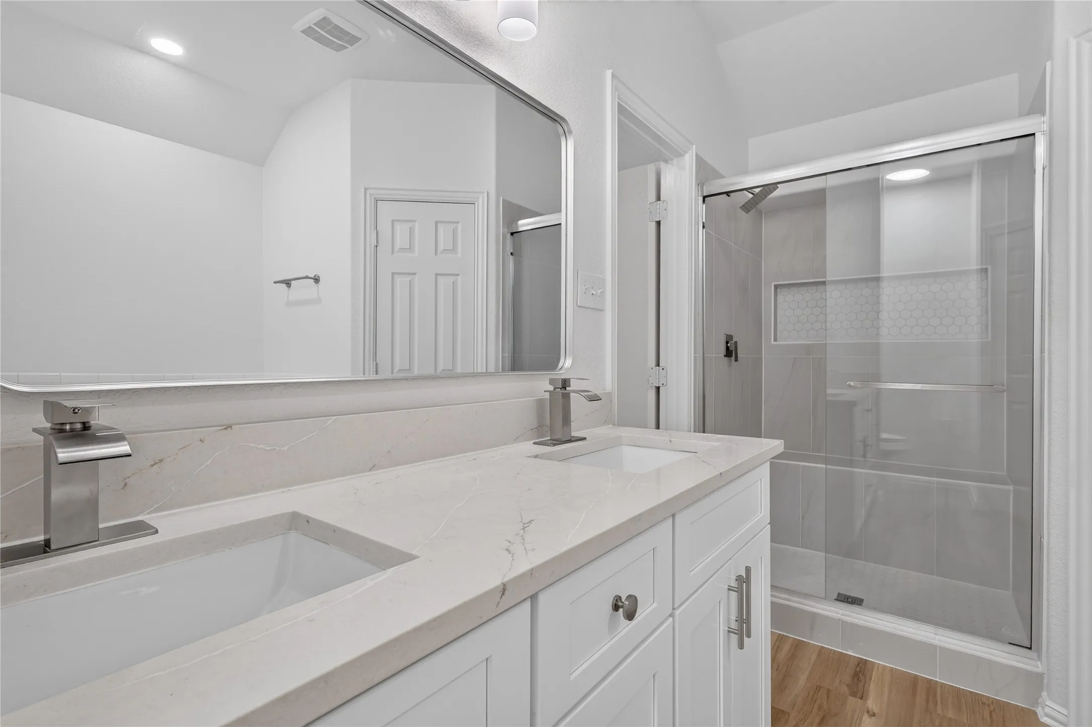 Dual vanity with undermount sinks and light-toned countertops