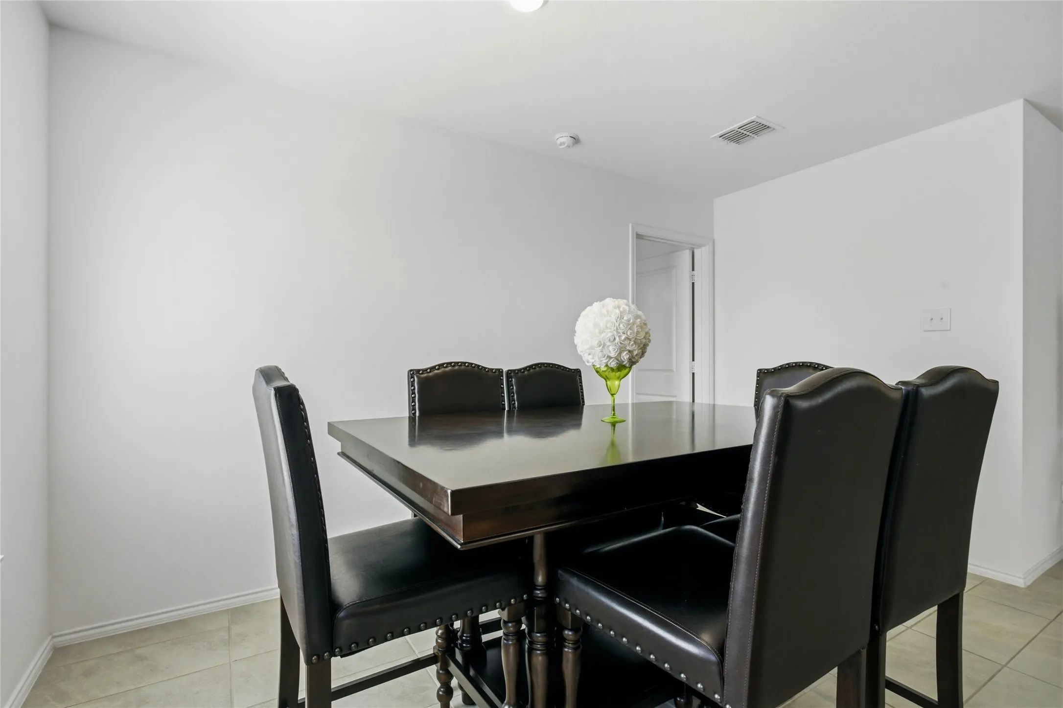 Single Family Residence For Rent in Tarrant County , 9609 Lightfoot Road, Fort Worth, Texas 76179, 3 Bedroom, 2 Bathroom, 2 Garage spaces, 1,255 Sqft, built in 2024, mls#21402758, Real Estate Agent in Fort Worth, Homes For Rent in Tarrant county, Homes For Rent in Fort Worth, Realtor in Fort Worth Texas, Real Estate Brokerage Independent Realty Texas, Luminita Cordes Realtor