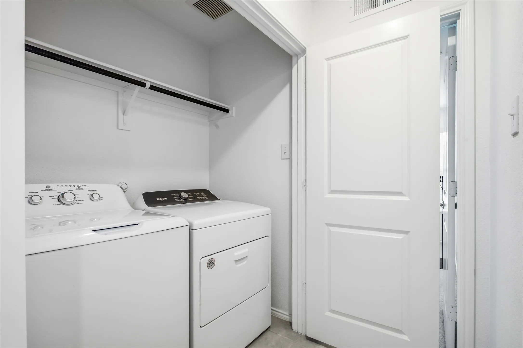 Single Family Residence For Rent in Tarrant County , 9609 Lightfoot Road, Fort Worth, Texas 76179, 3 Bedroom, 2 Bathroom, 2 Garage spaces, 1,255 Sqft, built in 2024, mls#21402758, Real Estate Agent in Fort Worth, Homes For Rent in Tarrant county, Homes For Rent in Fort Worth, Realtor in Fort Worth Texas, Real Estate Brokerage Independent Realty Texas, Luminita Cordes Realtor