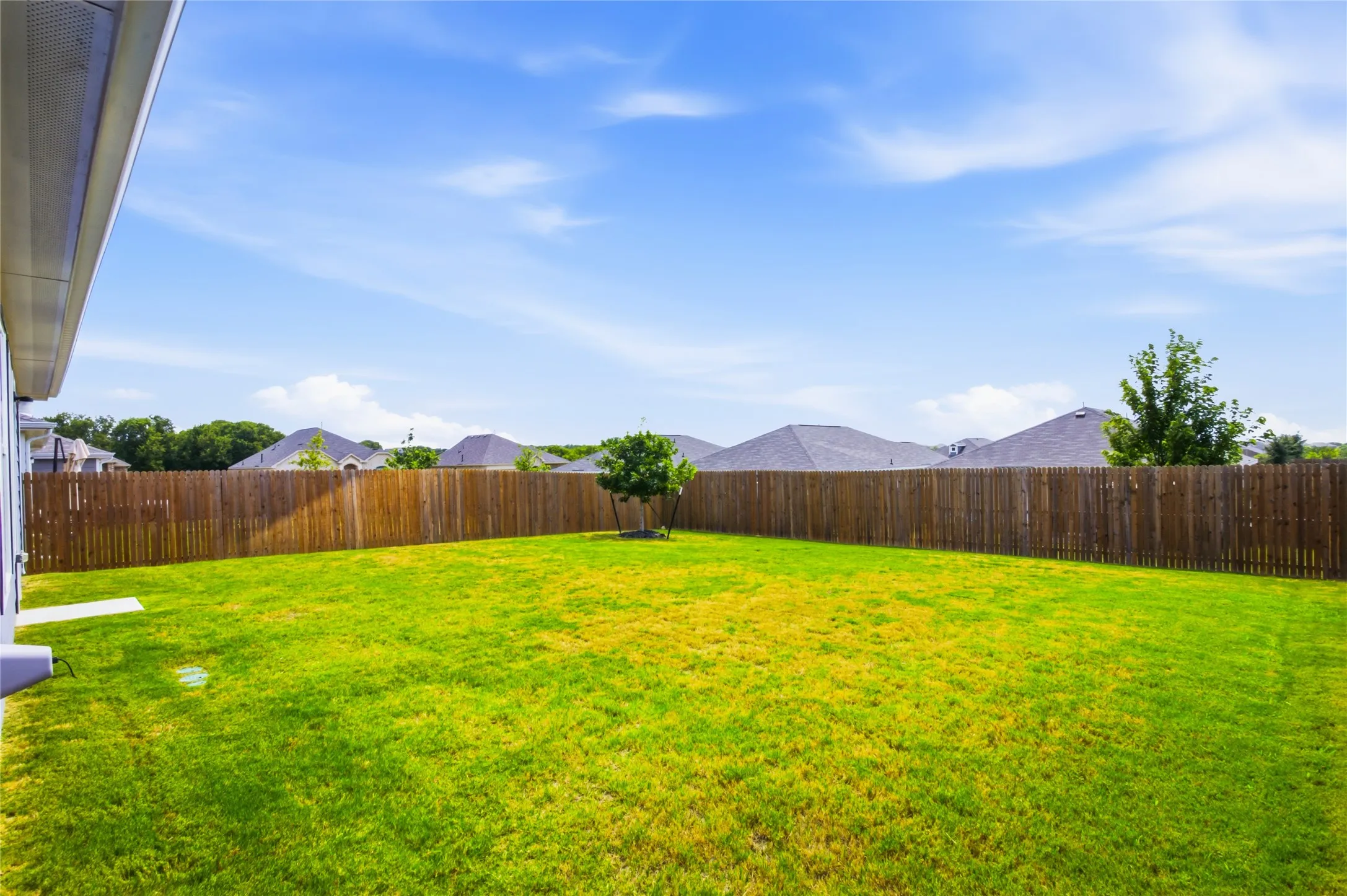 Single Family Residence For Rent in Tarrant County , 9609 Lightfoot Road, Fort Worth, Texas 76179, 3 Bedroom, 2 Bathroom, 2 Garage spaces, 1,255 Sqft, built in 2024, mls#21402758, Real Estate Agent in Fort Worth, Homes For Rent in Tarrant county, Homes For Rent in Fort Worth, Realtor in Fort Worth Texas, Real Estate Brokerage Independent Realty Texas, Luminita Cordes Realtor