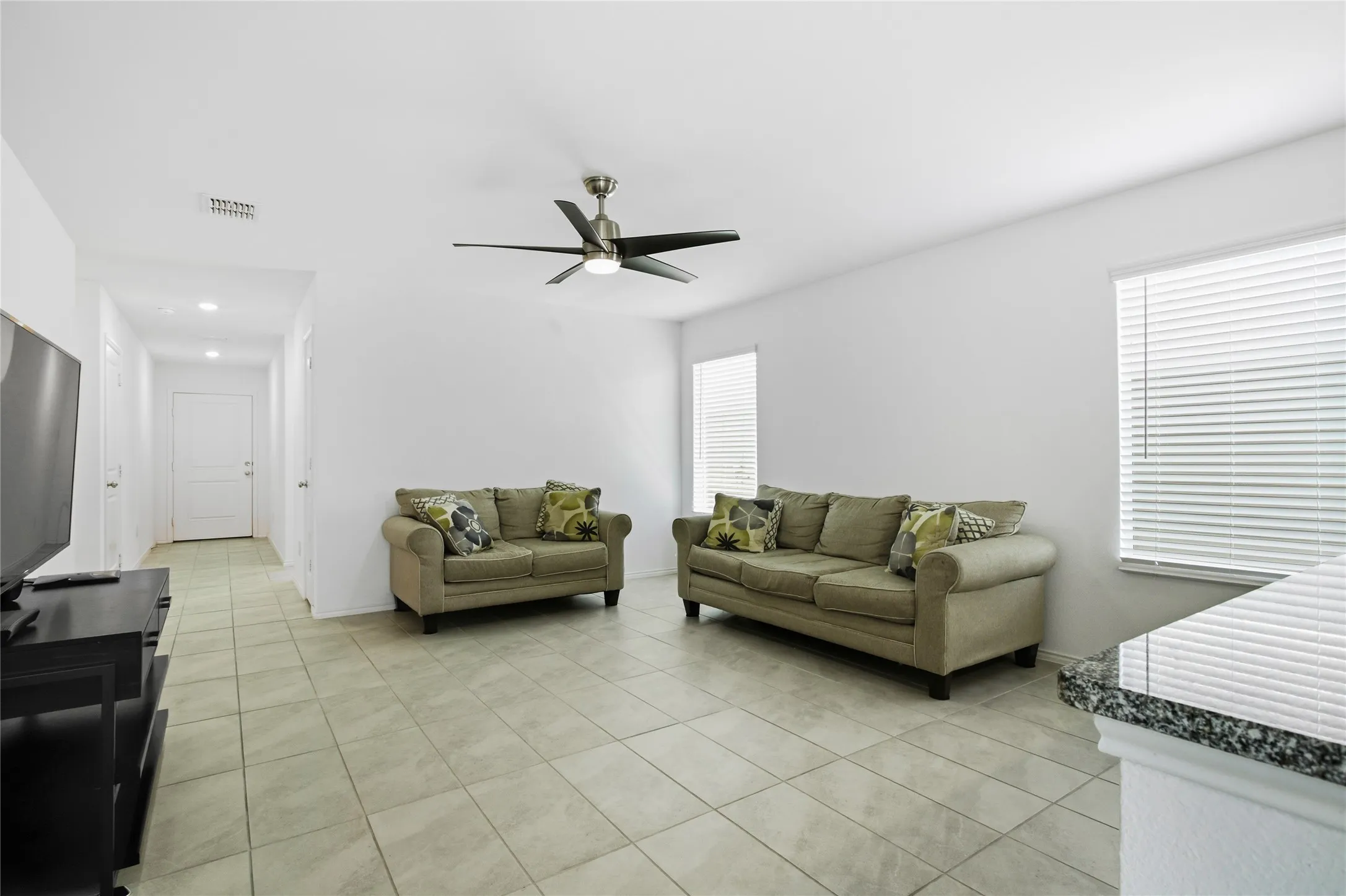 Single Family Residence For Rent in Tarrant County , 9609 Lightfoot Road, Fort Worth, Texas 76179, 3 Bedroom, 2 Bathroom, 2 Garage spaces, 1,255 Sqft, built in 2024, mls#21402758, Real Estate Agent in Fort Worth, Homes For Rent in Tarrant county, Homes For Rent in Fort Worth, Realtor in Fort Worth Texas, Real Estate Brokerage Independent Realty Texas, Luminita Cordes Realtor