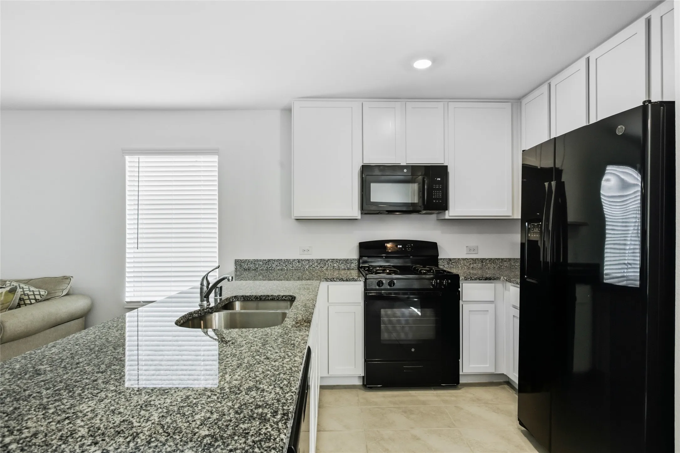 Single Family Residence For Rent in Tarrant County , 9609 Lightfoot Road, Fort Worth, Texas 76179, 3 Bedroom, 2 Bathroom, 2 Garage spaces, 1,255 Sqft, built in 2024, mls#21402758, Real Estate Agent in Fort Worth, Homes For Rent in Tarrant county, Homes For Rent in Fort Worth, Realtor in Fort Worth Texas, Real Estate Brokerage Independent Realty Texas, Luminita Cordes Realtor