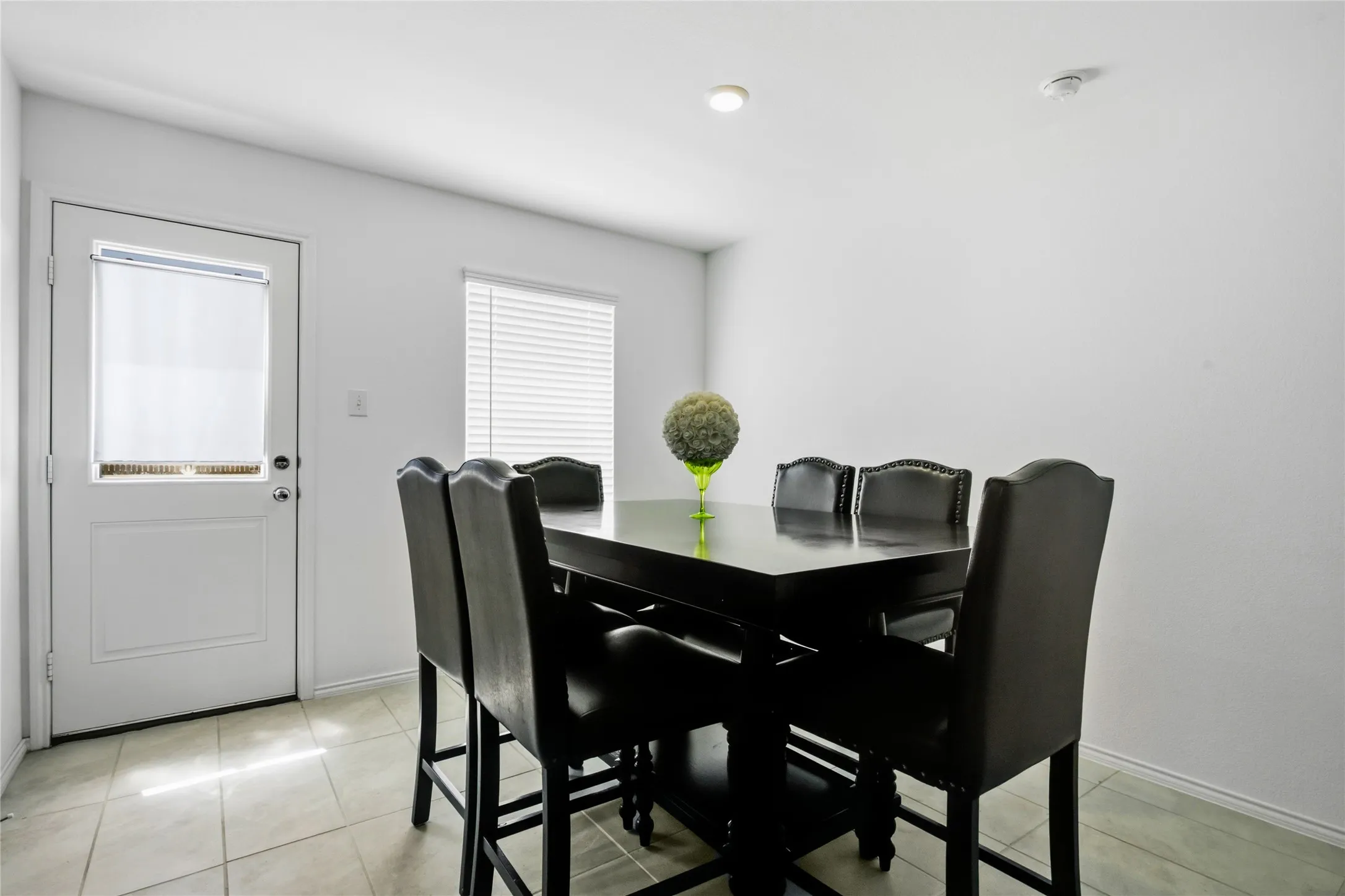 Single Family Residence For Rent in Tarrant County , 9609 Lightfoot Road, Fort Worth, Texas 76179, 3 Bedroom, 2 Bathroom, 2 Garage spaces, 1,255 Sqft, built in 2024, mls#21402758, Real Estate Agent in Fort Worth, Homes For Rent in Tarrant county, Homes For Rent in Fort Worth, Realtor in Fort Worth Texas, Real Estate Brokerage Independent Realty Texas, Luminita Cordes Realtor