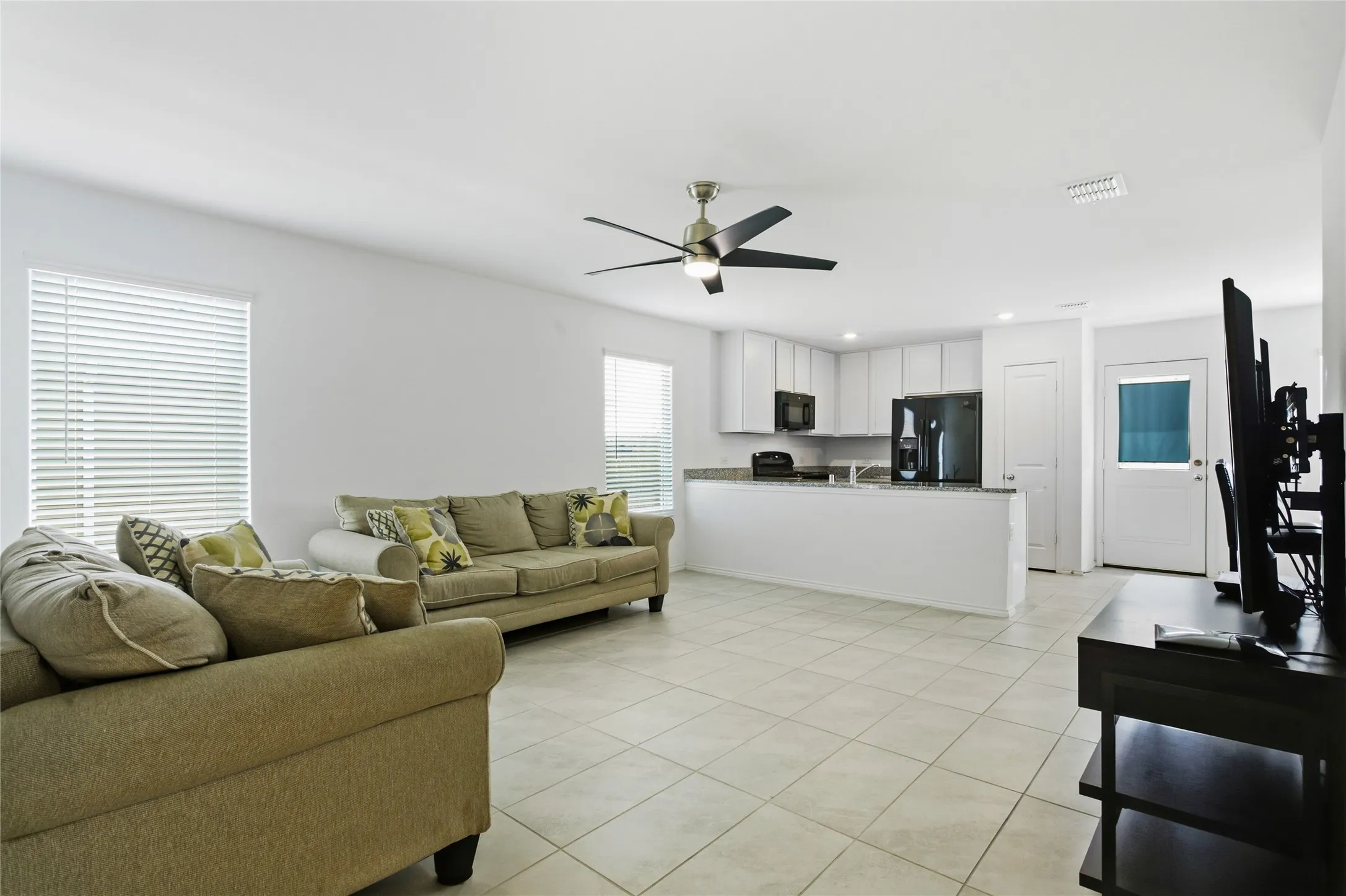 Single Family Residence For Rent in Tarrant County , 9609 Lightfoot Road, Fort Worth, Texas 76179, 3 Bedroom, 2 Bathroom, 2 Garage spaces, 1,255 Sqft, built in 2024, mls#21402758, Real Estate Agent in Fort Worth, Homes For Rent in Tarrant county, Homes For Rent in Fort Worth, Realtor in Fort Worth Texas, Real Estate Brokerage Independent Realty Texas, Luminita Cordes Realtor
