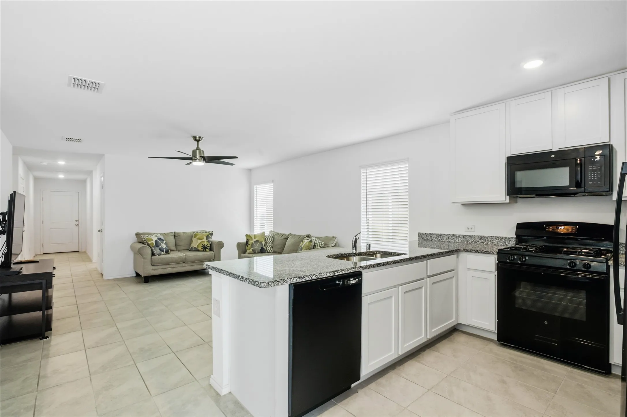 Single Family Residence For Rent in Tarrant County , 9609 Lightfoot Road, Fort Worth, Texas 76179, 3 Bedroom, 2 Bathroom, 2 Garage spaces, 1,255 Sqft, built in 2024, mls#21402758, Real Estate Agent in Fort Worth, Homes For Rent in Tarrant county, Homes For Rent in Fort Worth, Realtor in Fort Worth Texas, Real Estate Brokerage Independent Realty Texas, Luminita Cordes Realtor
