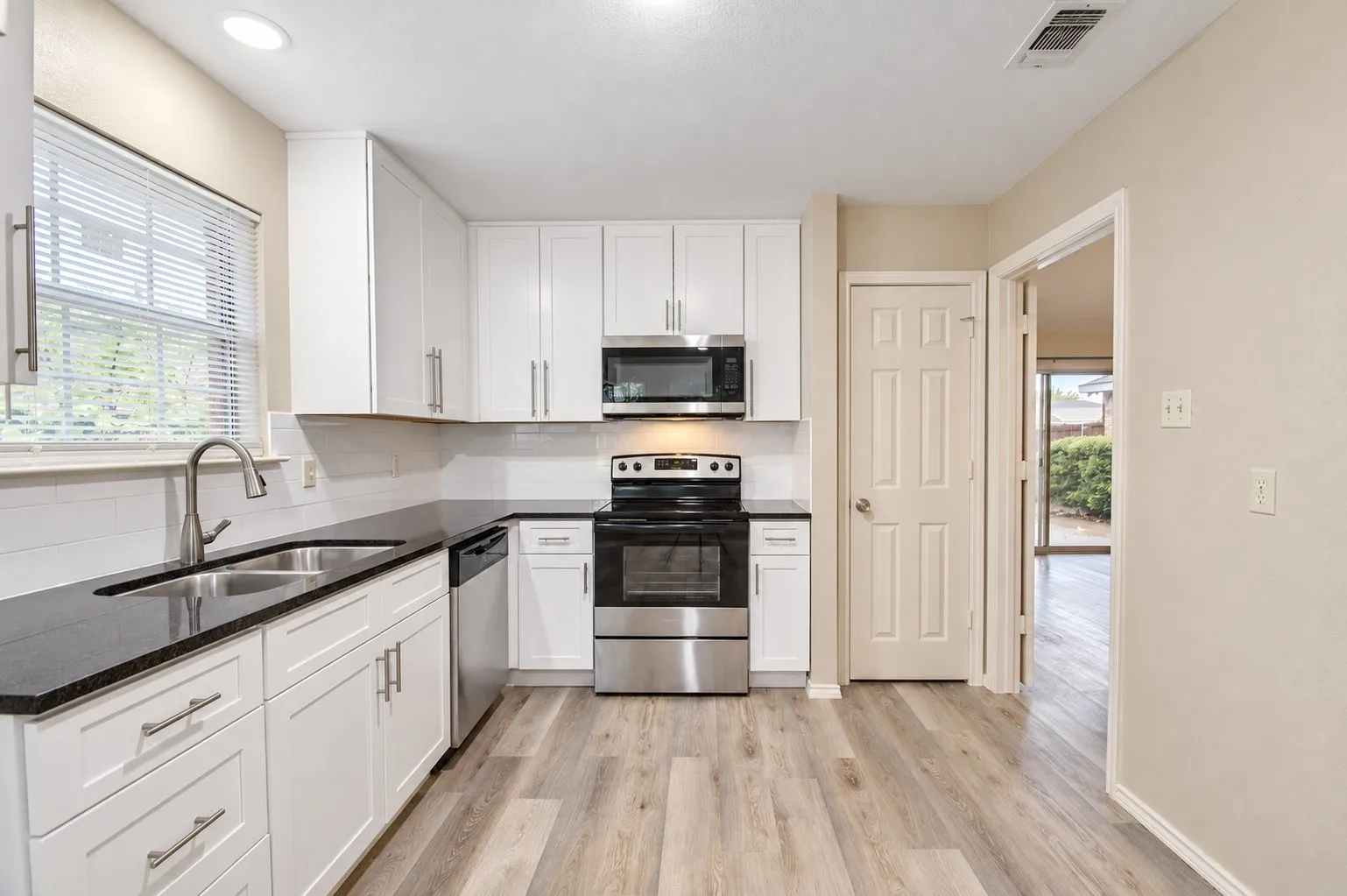 Stainless appliances and soft close doors and drawers