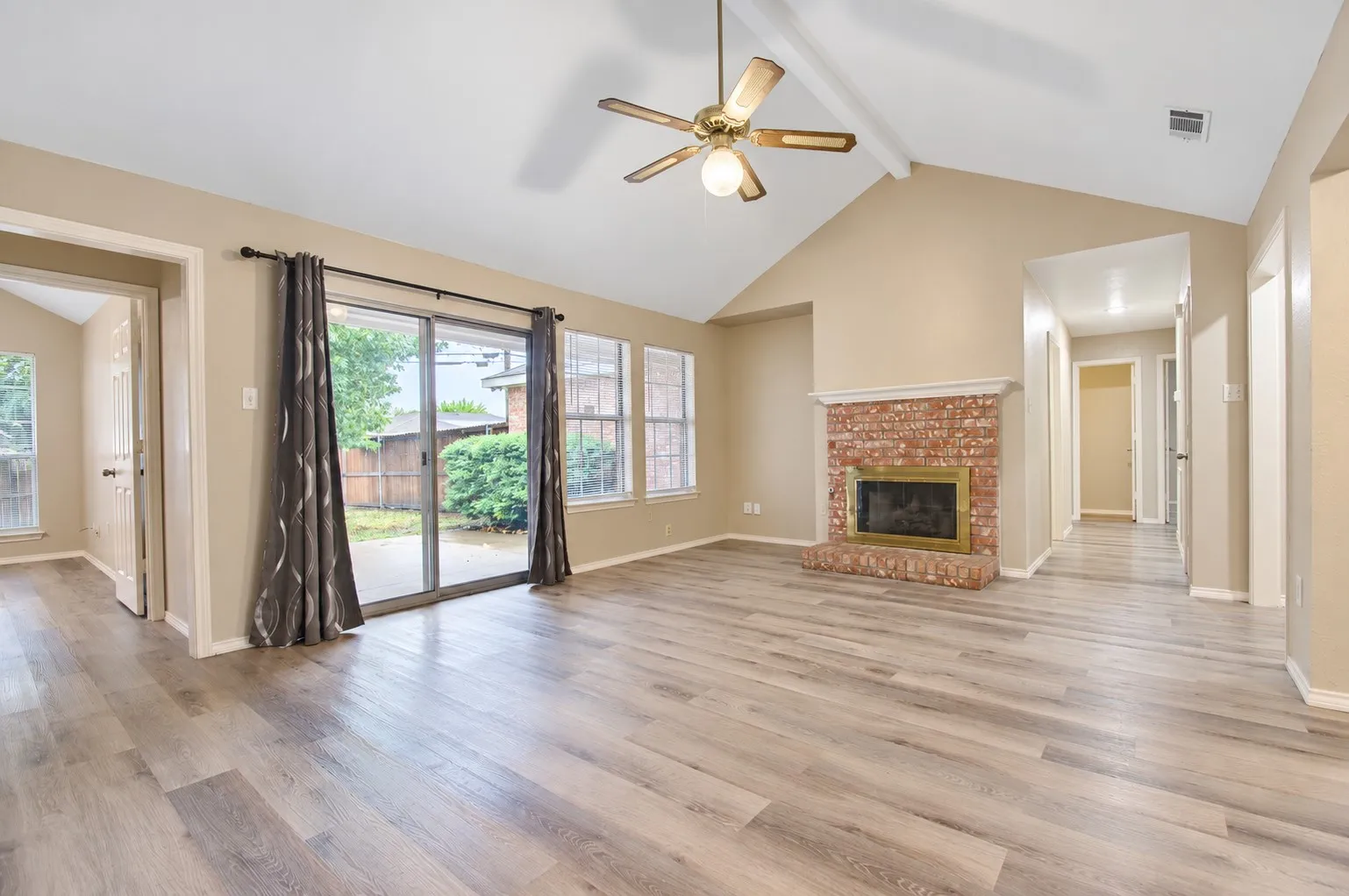 Living room, vaulted ceilings, gas fireplace