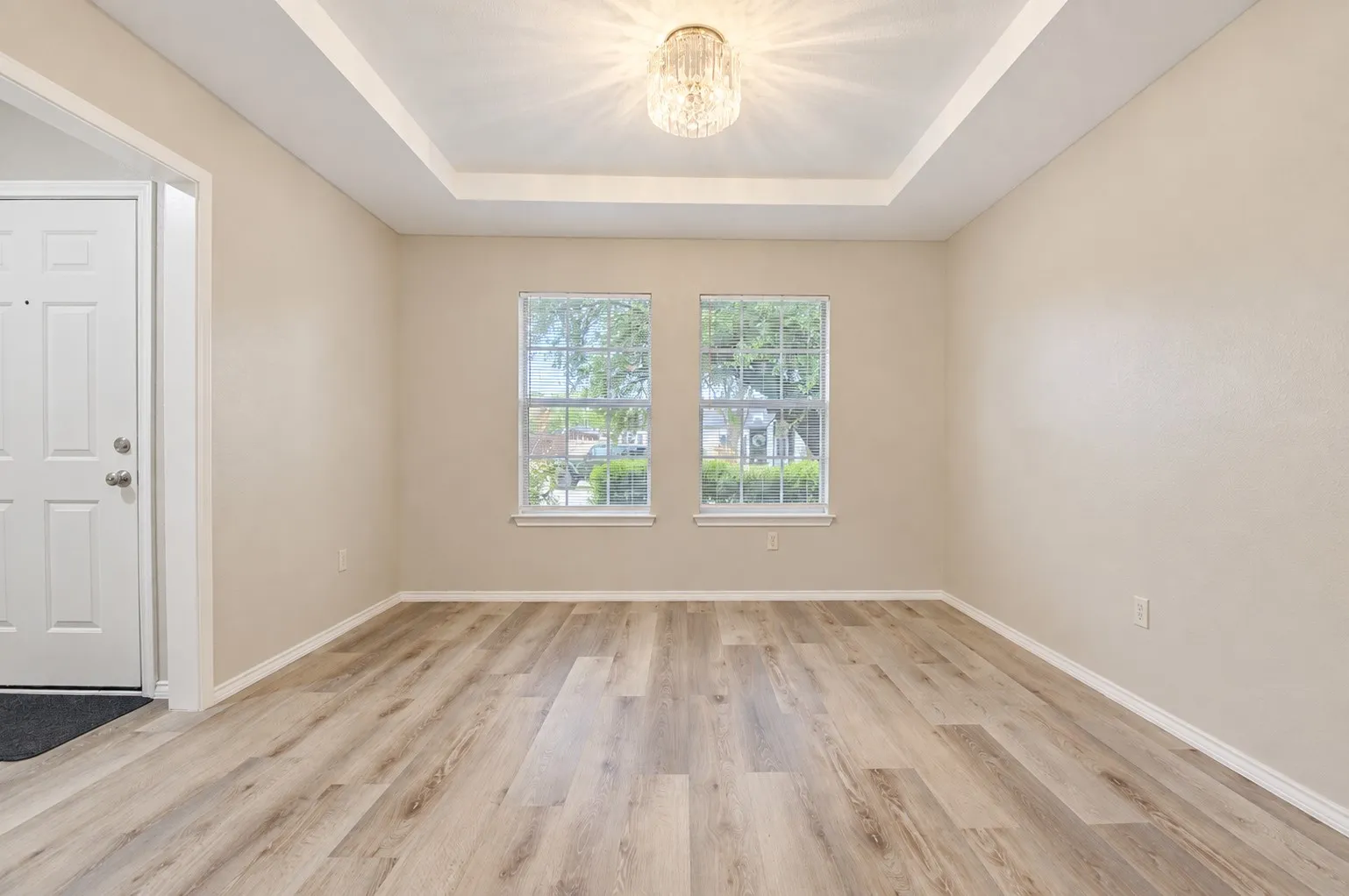 Formal dining or sitting area!
