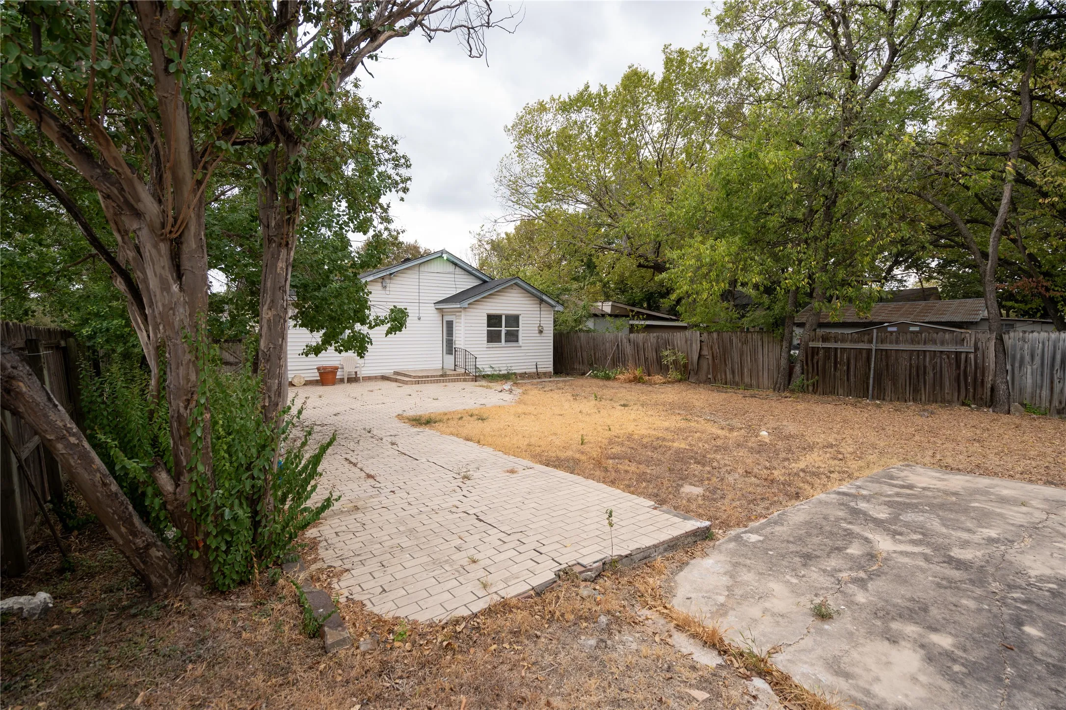 Single Family Residence For Sale in Dallas County , 6735 Woodard Avenue, Dallas, Texas 75227, 3 Bedroom, 2 Bathroom, Garage spaces, 1,411 Sqft, built in 1950, mls#21402386, Real Estate Agent in Dallas, Homes For Sale in Dallas county, Homes For Sale in Dallas, Realtor in Dallas Texas, Real Estate Brokerage Independent Realty Texas, Luminita Cordes Realtor