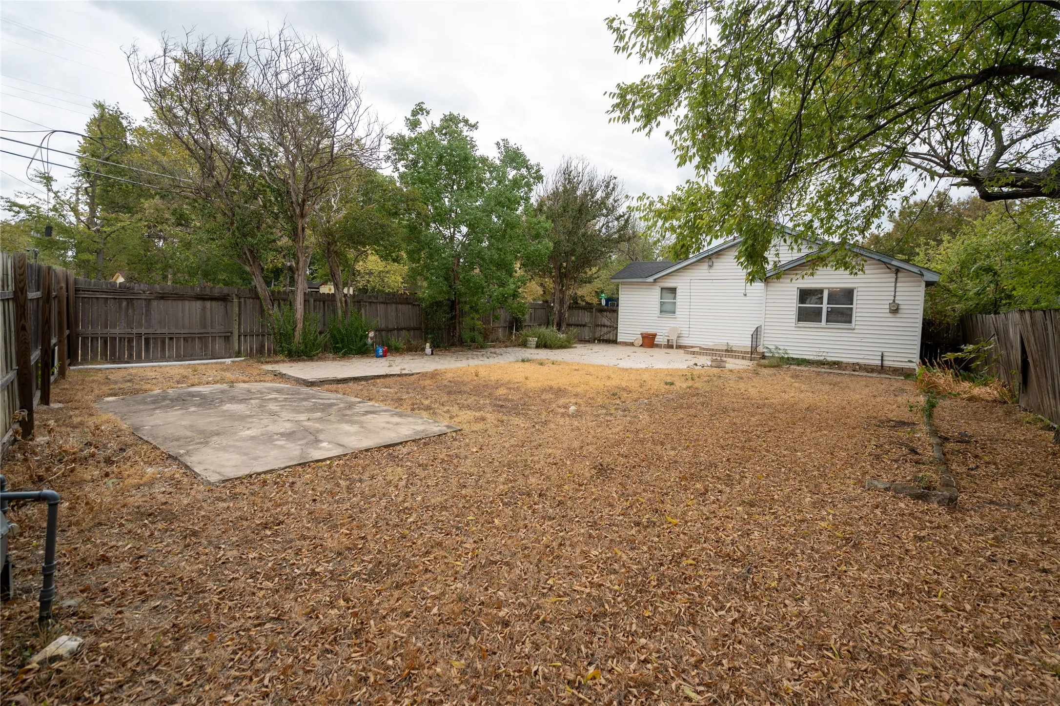 Single Family Residence For Sale in Dallas County , 6735 Woodard Avenue, Dallas, Texas 75227, 3 Bedroom, 2 Bathroom, Garage spaces, 1,411 Sqft, built in 1950, mls#21402386, Real Estate Agent in Dallas, Homes For Sale in Dallas county, Homes For Sale in Dallas, Realtor in Dallas Texas, Real Estate Brokerage Independent Realty Texas, Luminita Cordes Realtor