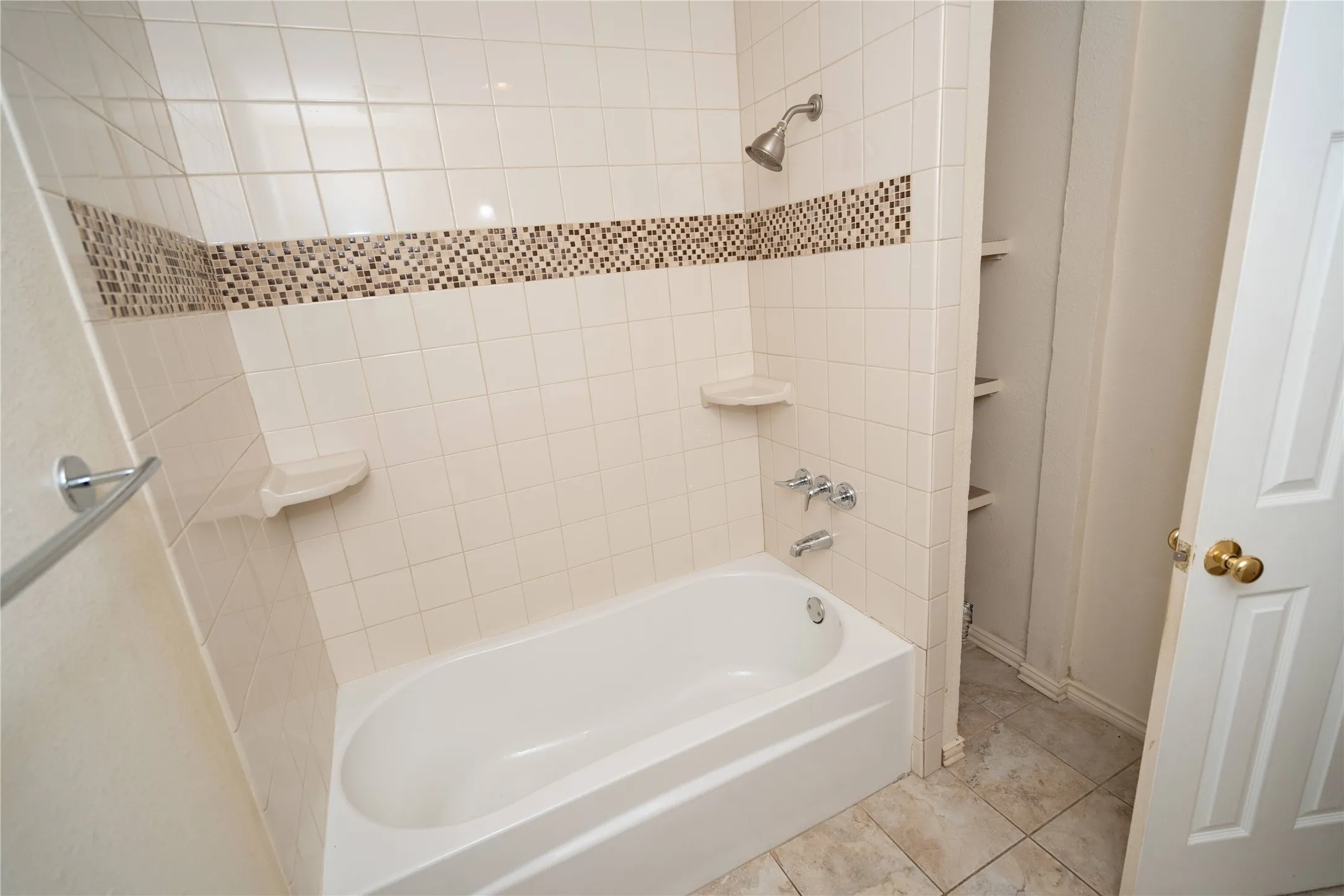 Single Family Residence For Sale in Dallas County , 6735 Woodard Avenue, Dallas, Texas 75227, 3 Bedroom, 2 Bathroom, Garage spaces, 1,411 Sqft, built in 1950, mls#21402386, Real Estate Agent in Dallas, Homes For Sale in Dallas county, Homes For Sale in Dallas, Realtor in Dallas Texas, Real Estate Brokerage Independent Realty Texas, Luminita Cordes Realtor