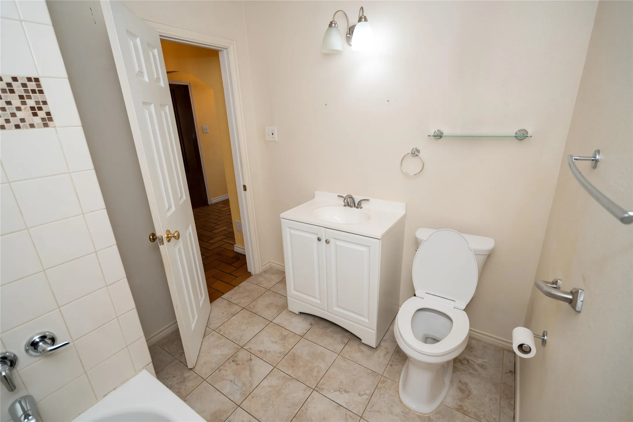 Single Family Residence For Sale in Dallas County , 6735 Woodard Avenue, Dallas, Texas 75227, 3 Bedroom, 2 Bathroom, Garage spaces, 1,411 Sqft, built in 1950, mls#21402386, Real Estate Agent in Dallas, Homes For Sale in Dallas county, Homes For Sale in Dallas, Realtor in Dallas Texas, Real Estate Brokerage Independent Realty Texas, Luminita Cordes Realtor